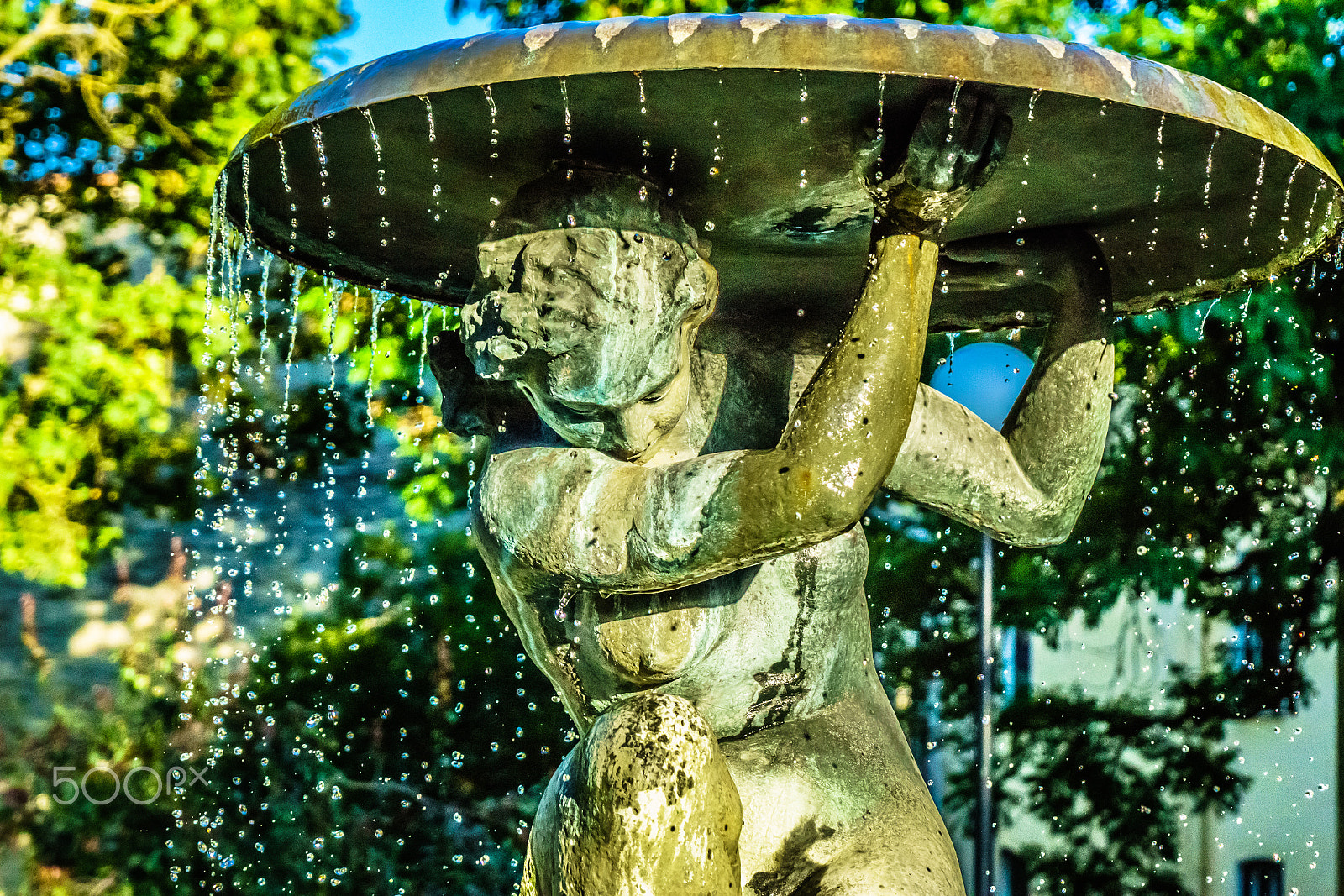 Sony a6000 + Sony FE 28-70mm F3.5-5.6 OSS sample photo. Fountain 'the girl with the dish' photography