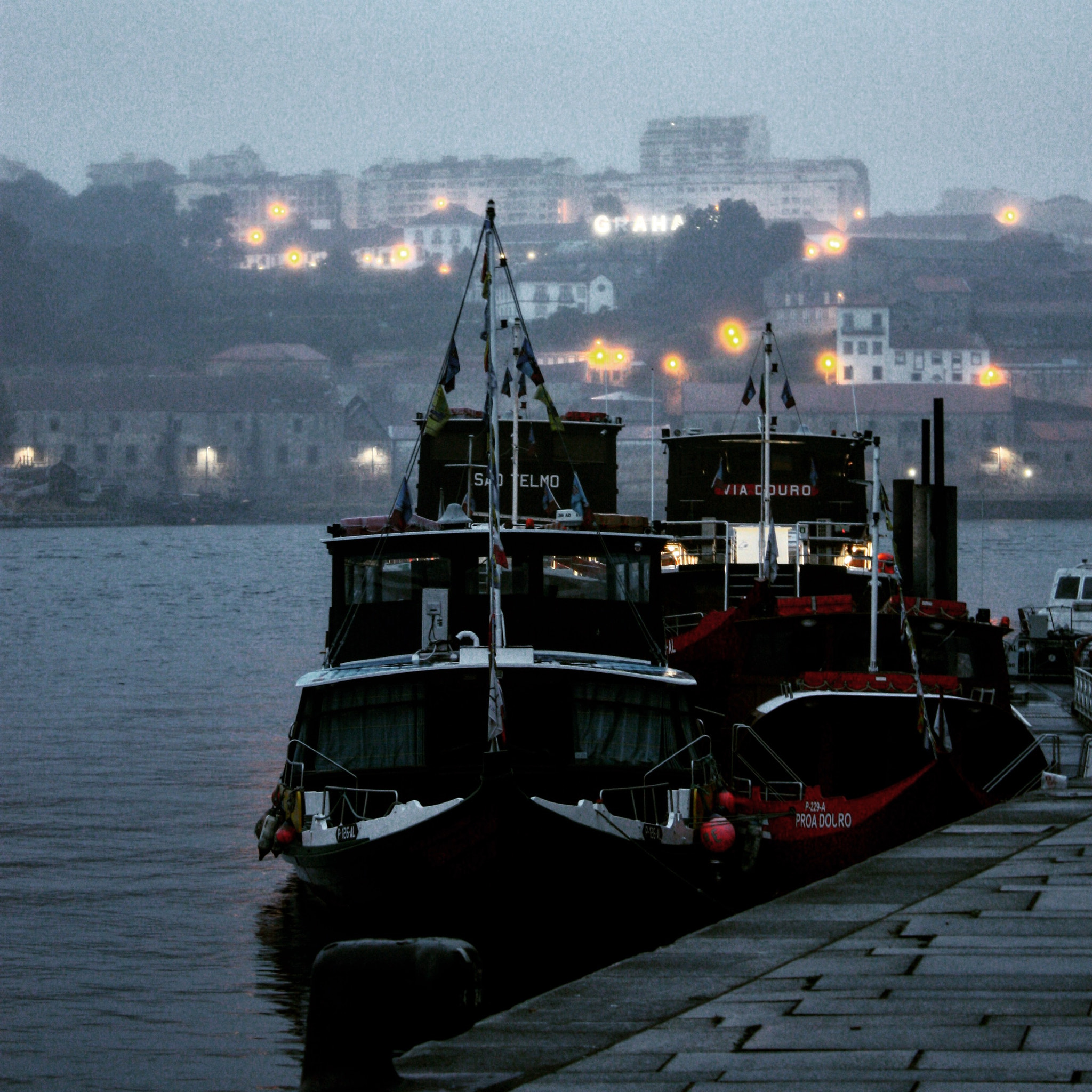 Canon EOS 450D (EOS Rebel XSi / EOS Kiss X2) sample photo. Porto 2016summer photography