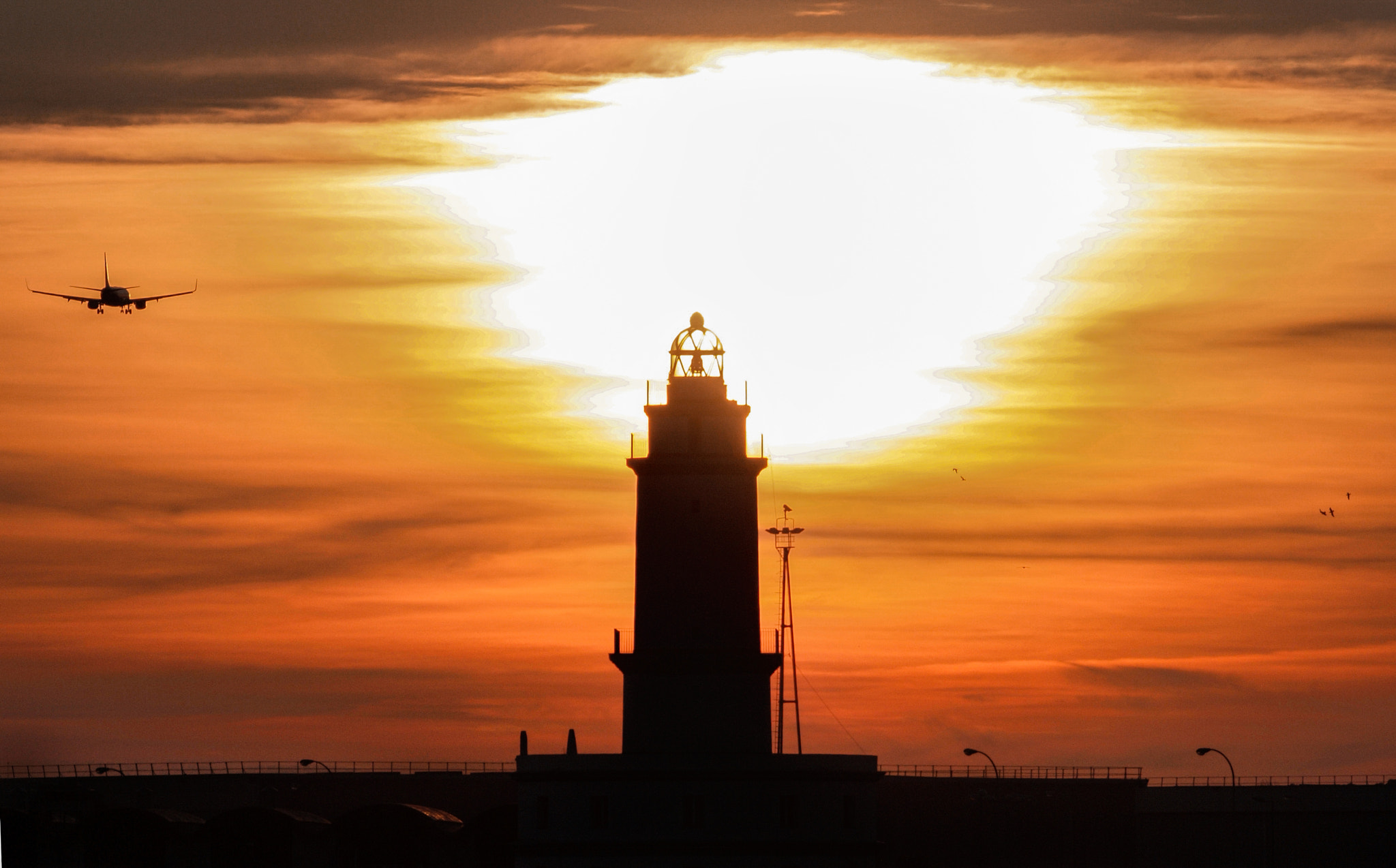 Olympus Zuiko Digital ED 70-300mm F4.0-5.6 sample photo. Barcelona lighthouse - catalunya_2 photography