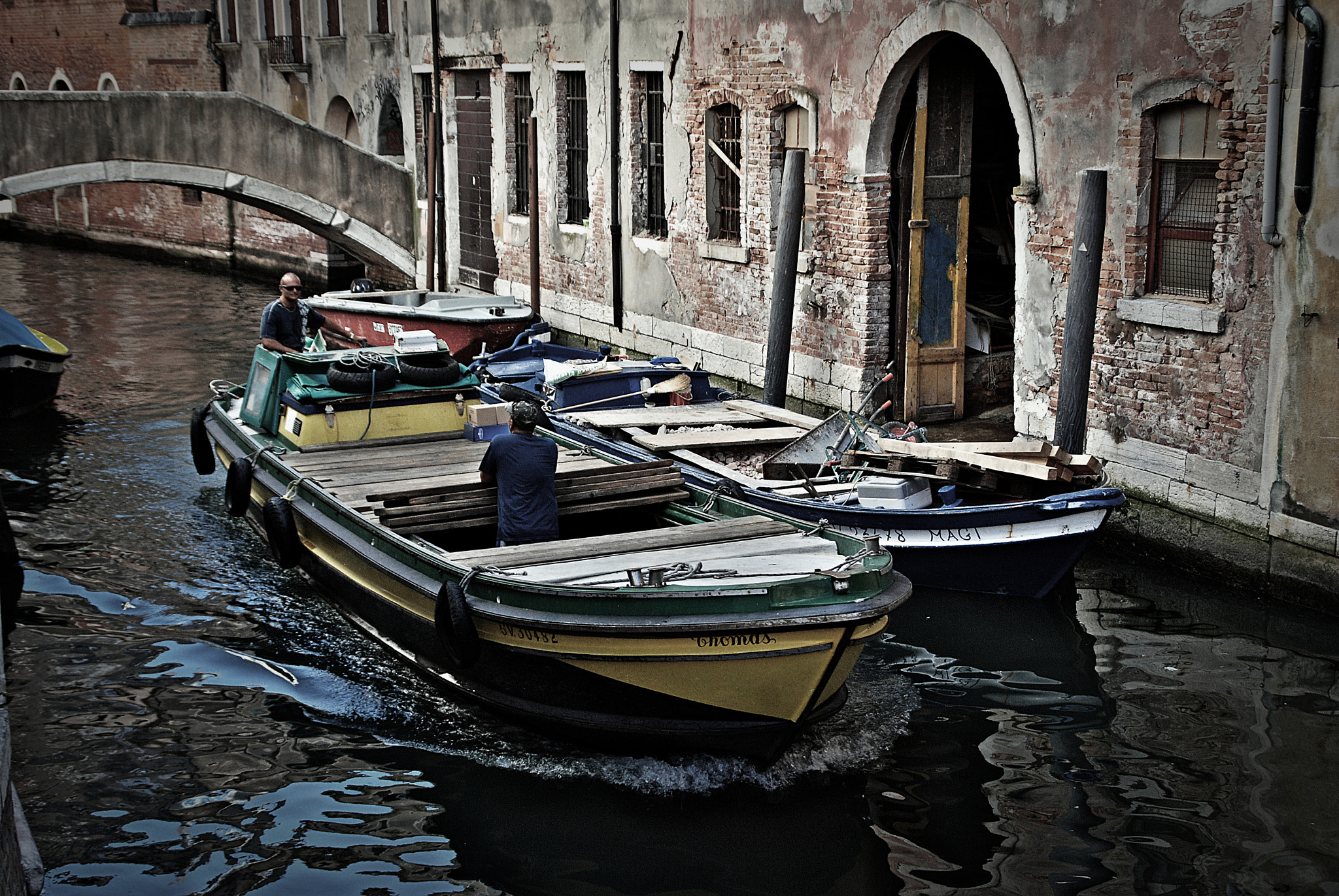 Tamron AF 18-200mm F3.5-6.3 XR Di II LD Aspherical (IF) Macro sample photo. Boat in venice photography
