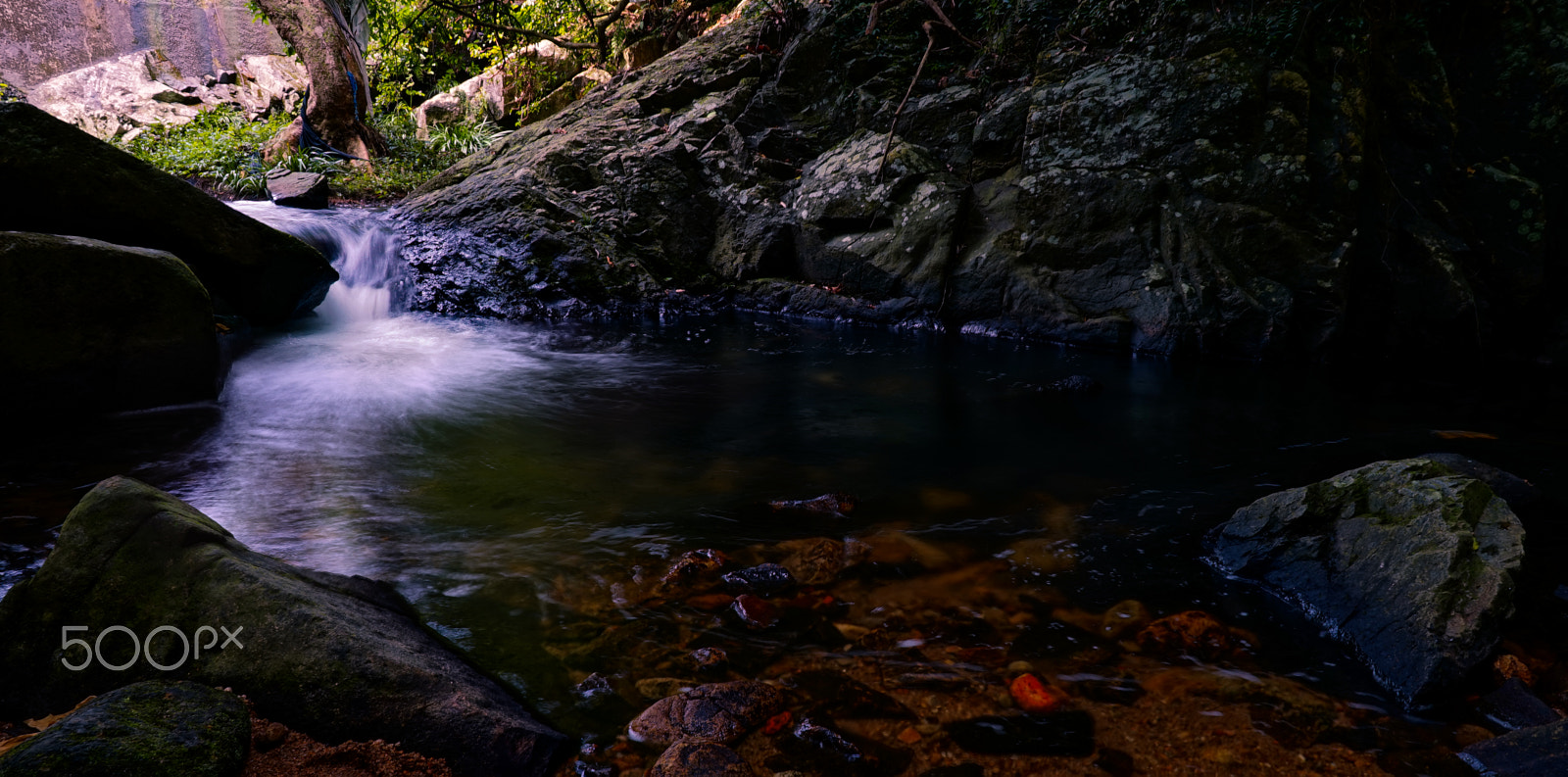 Sony a7 + FE 21mm F2.8 sample photo. 64. river hidden in city photography