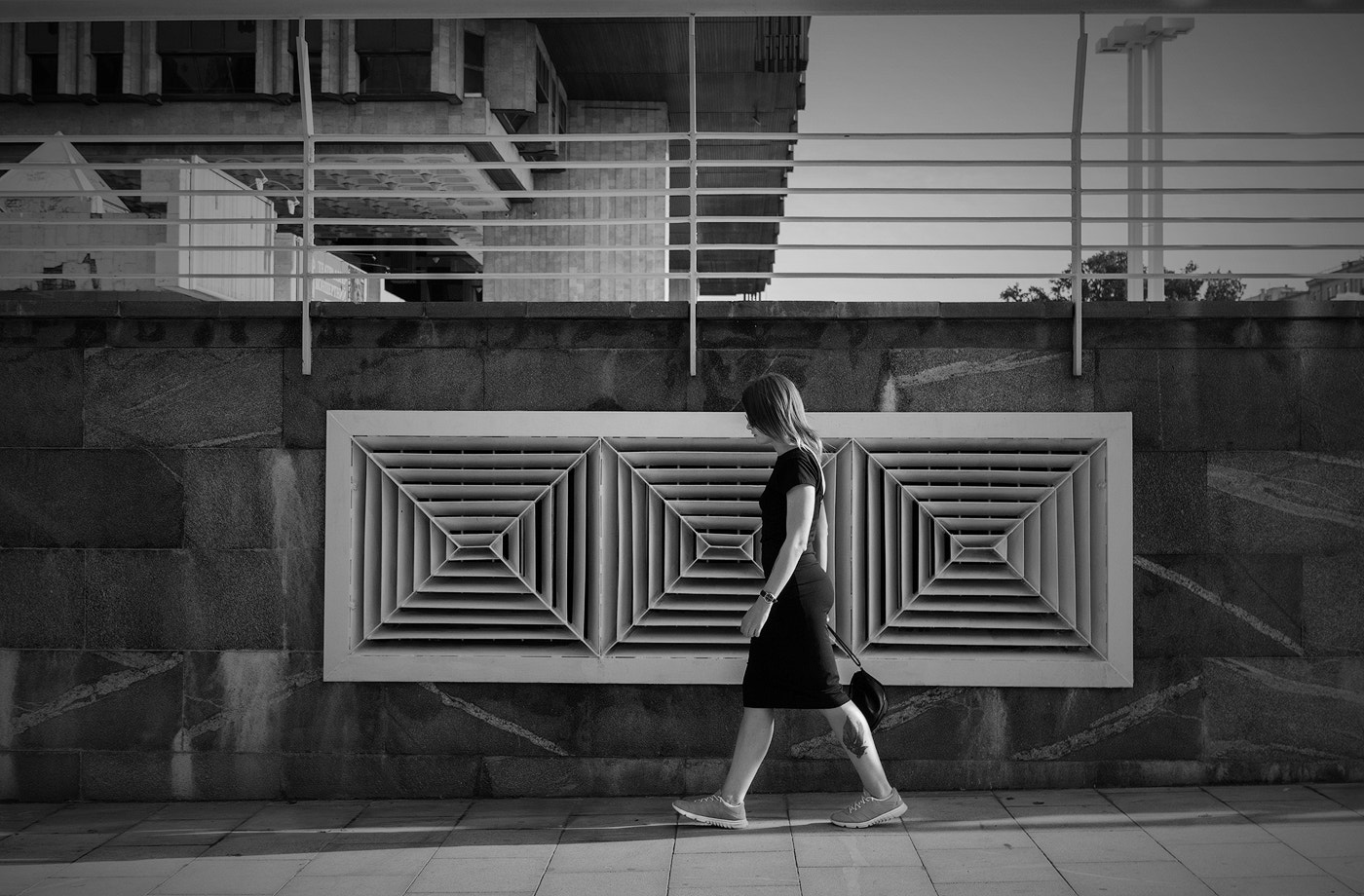 Canon EF 24-70mm F4L IS USM sample photo. Urban walk photography