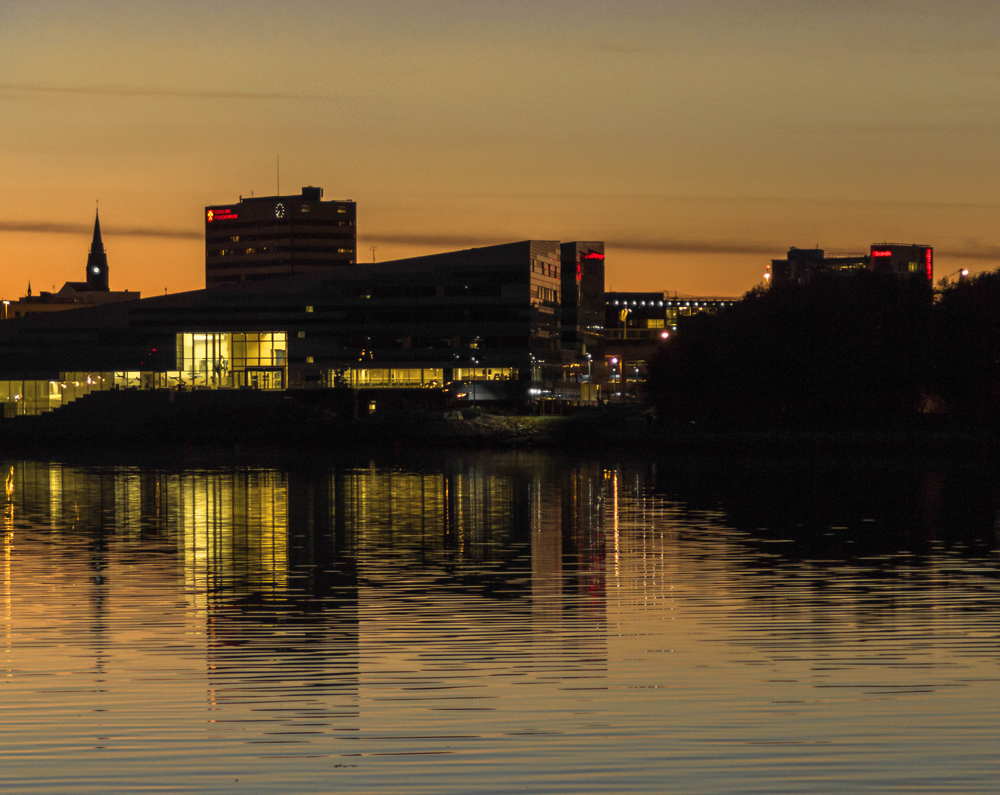 Canon EOS 650D (EOS Rebel T4i / EOS Kiss X6i) sample photo. Bergen in gold photography
