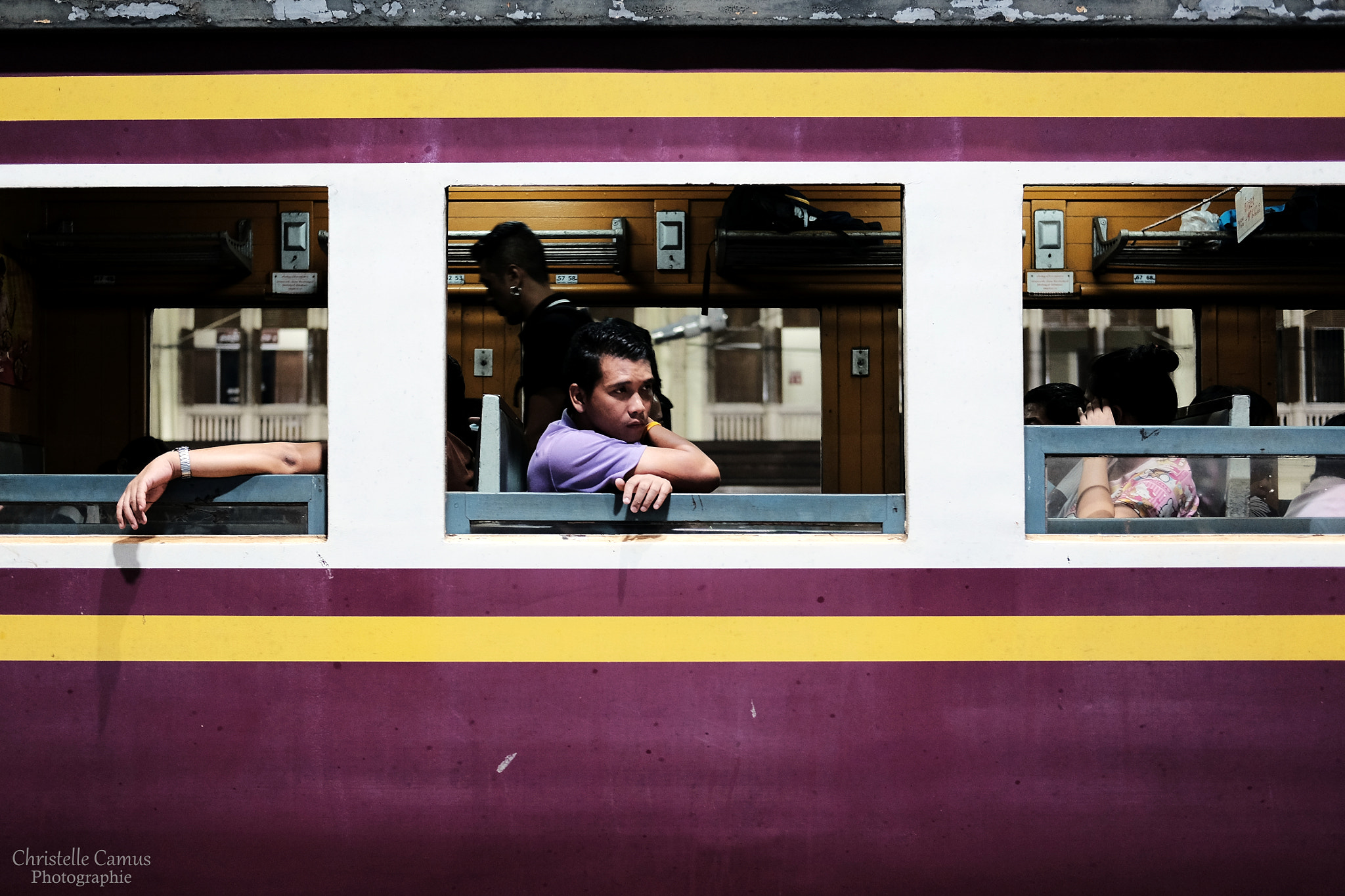 Fujifilm X-E2S + Fujifilm XF 35mm F2 R WR sample photo. In the train photography