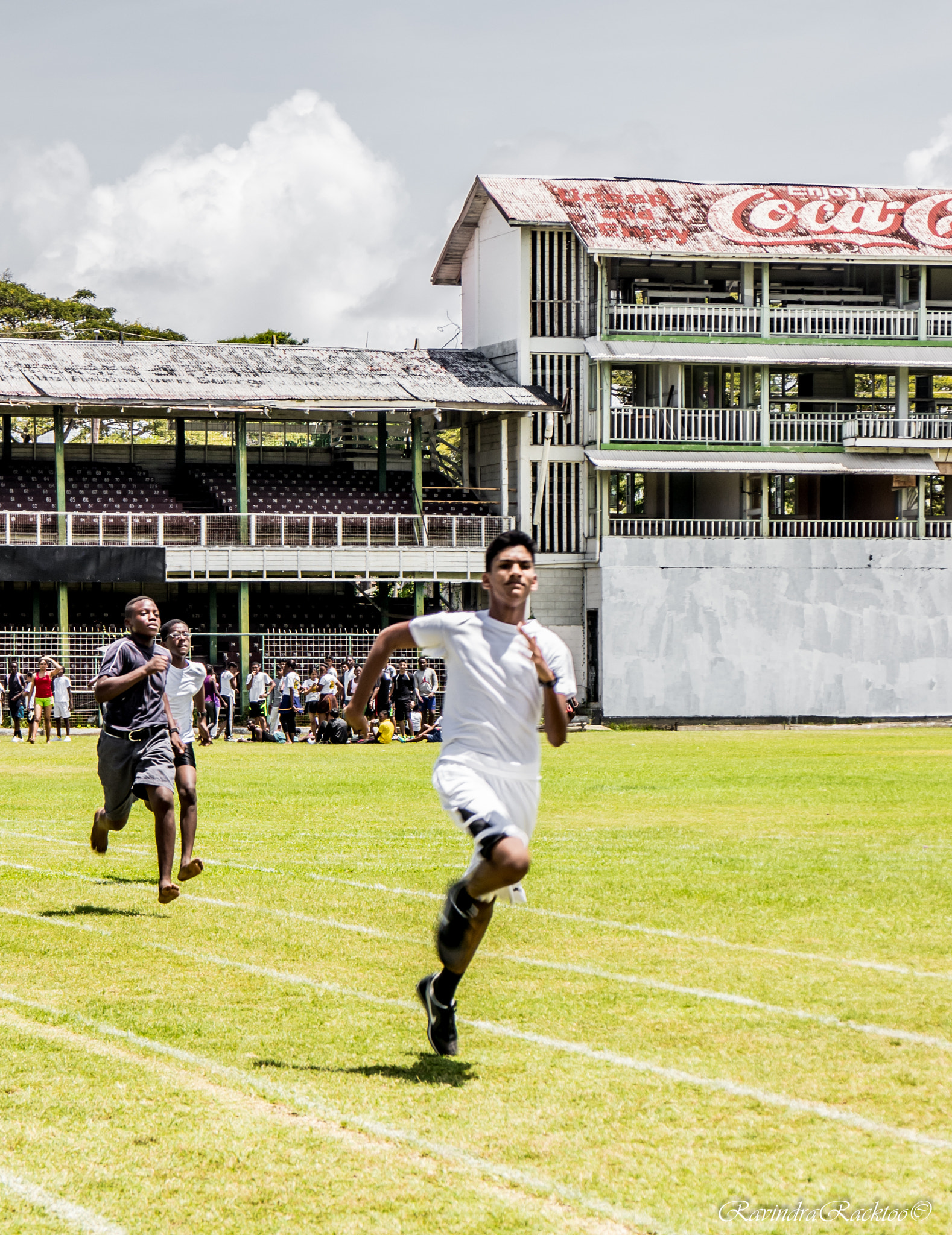 Canon EOS M2 sample photo. Sprinting photography