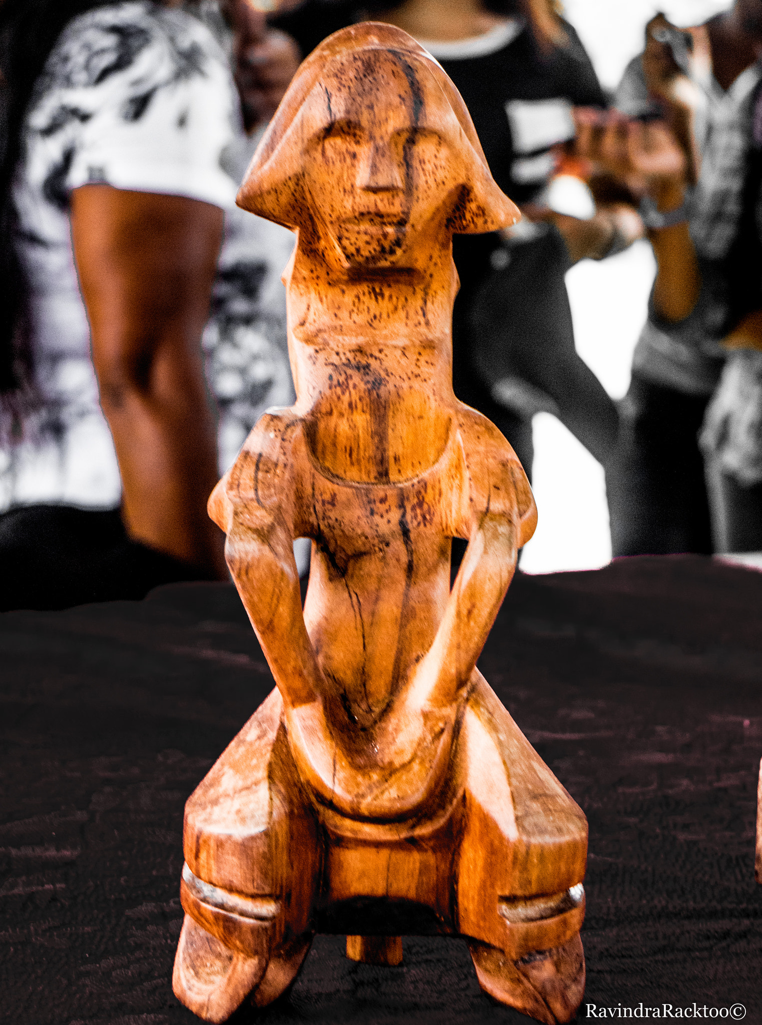 Canon EOS M2 sample photo. Wooden sculpture photography
