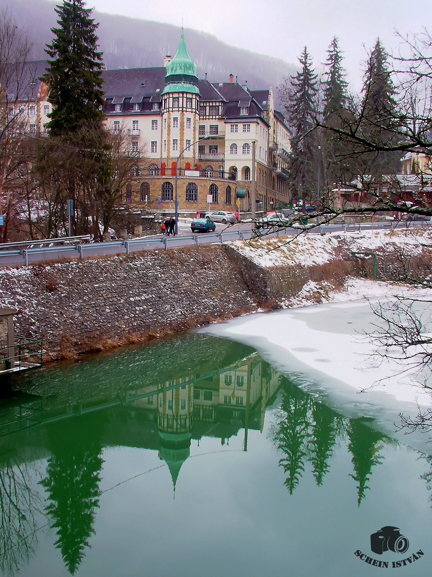 Fujifilm FinePix S20Pro sample photo. Palace hotel reflection photography