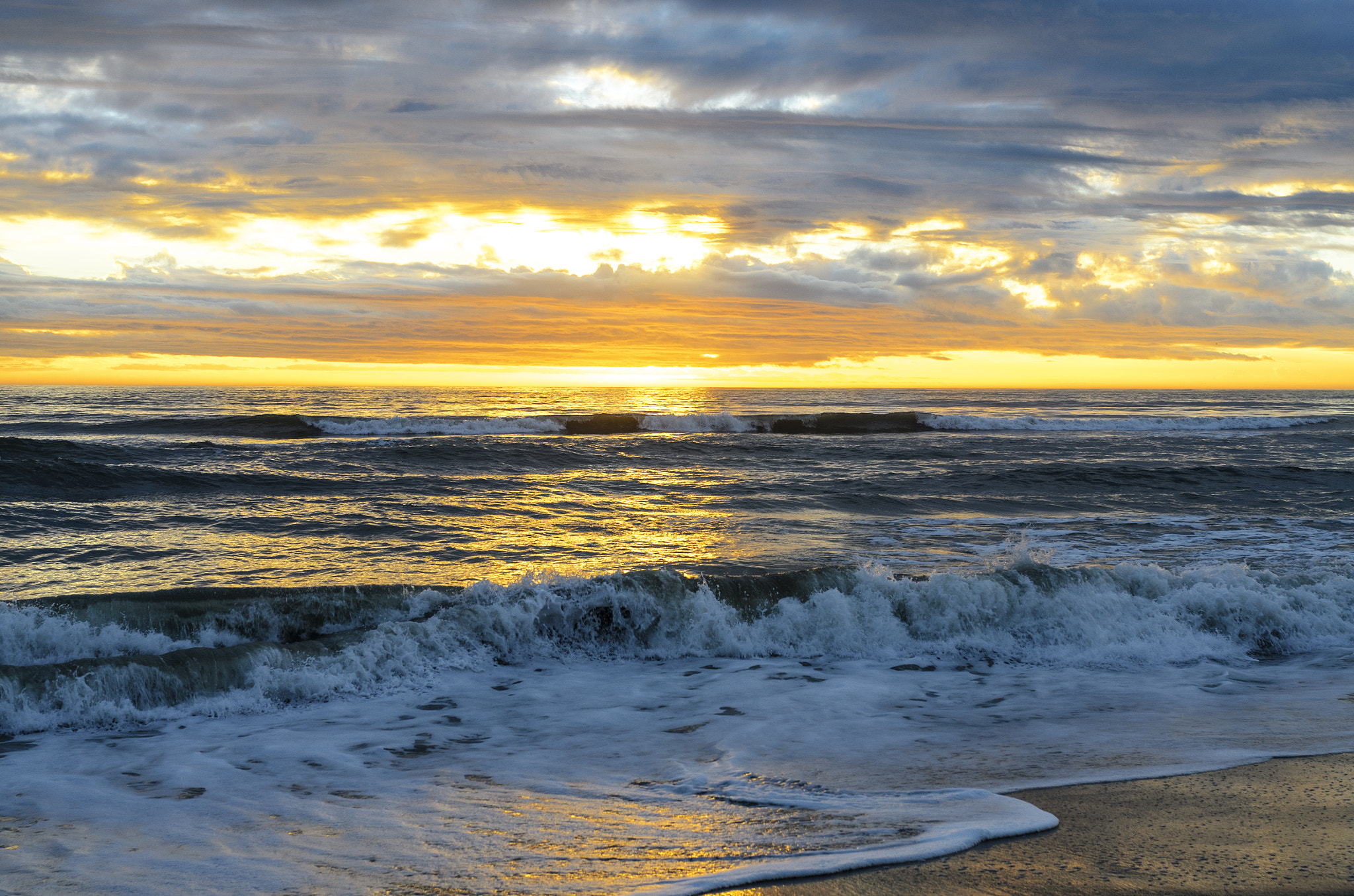 Nikon D7000 + Sigma 35mm F1.4 DG HSM Art sample photo. Good morning virginia beach photography