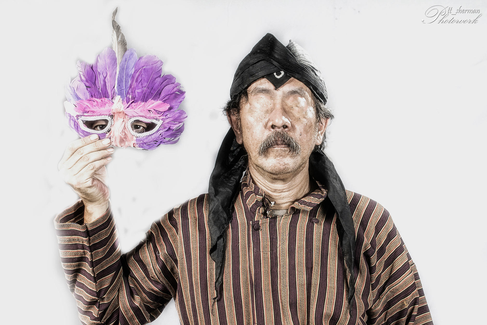 Sony a7 + Sigma 35mm F1.4 DG HSM Art sample photo. The mask photography