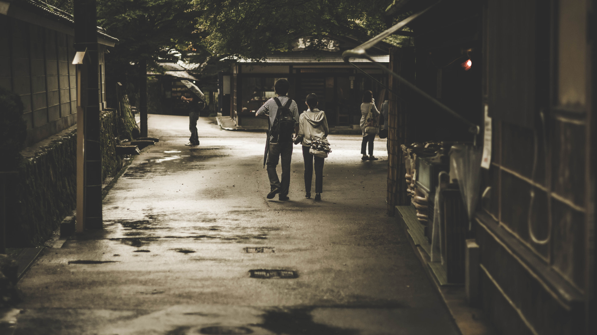 Pentax K-1 + Pentax smc FA 77mm 1.8 Limited sample photo. Kyoto walker photography