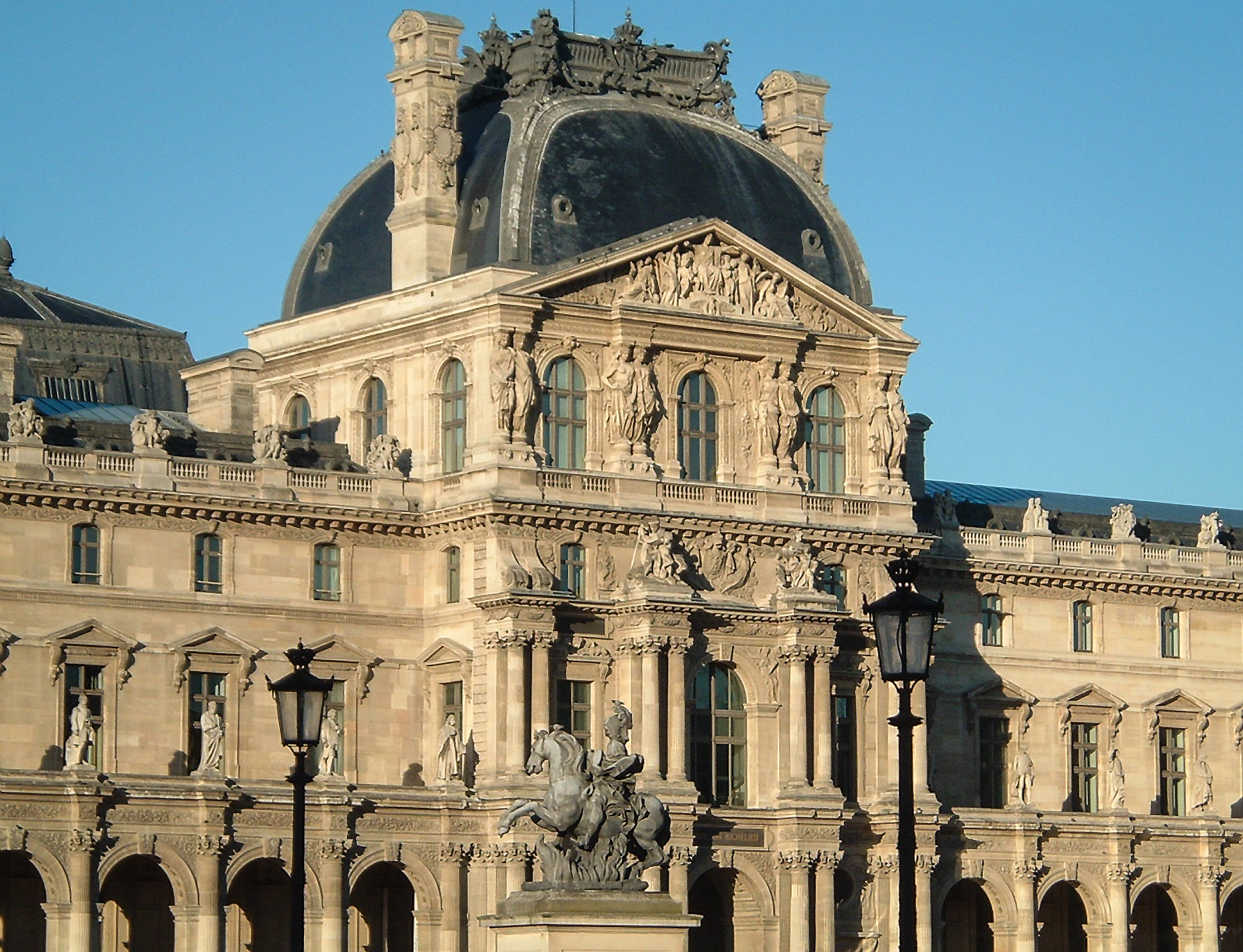 Fujifilm FinePix A210 sample photo. The louvre photography