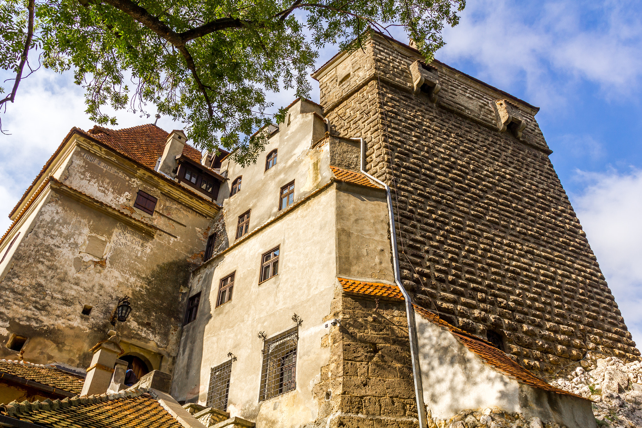 Canon EOS 550D (EOS Rebel T2i / EOS Kiss X4) sample photo. Exterior bran castle photography