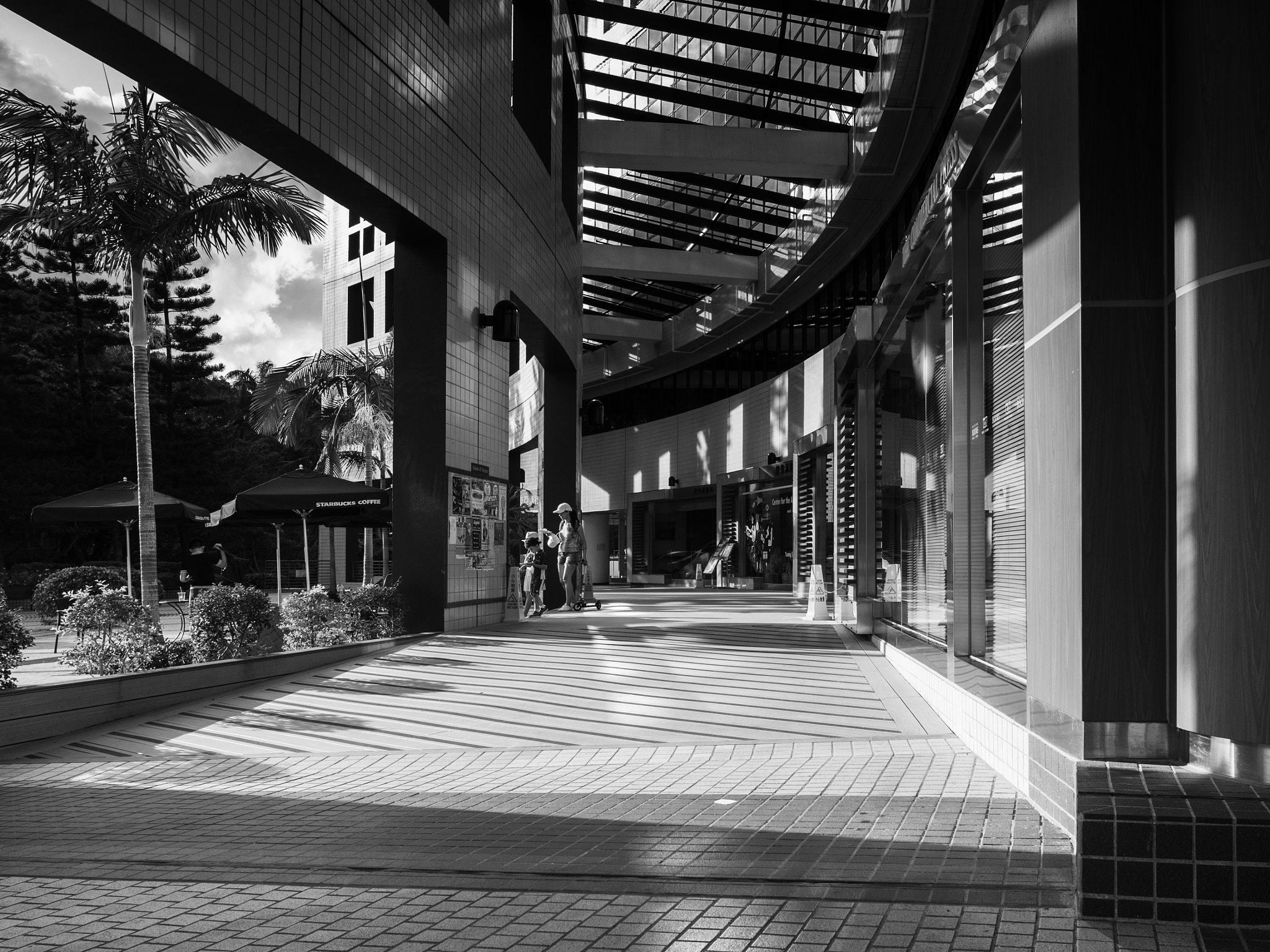 LEICA DG SUMMILUX 15/F1.7 sample photo. Corridor with glass ceiling photography