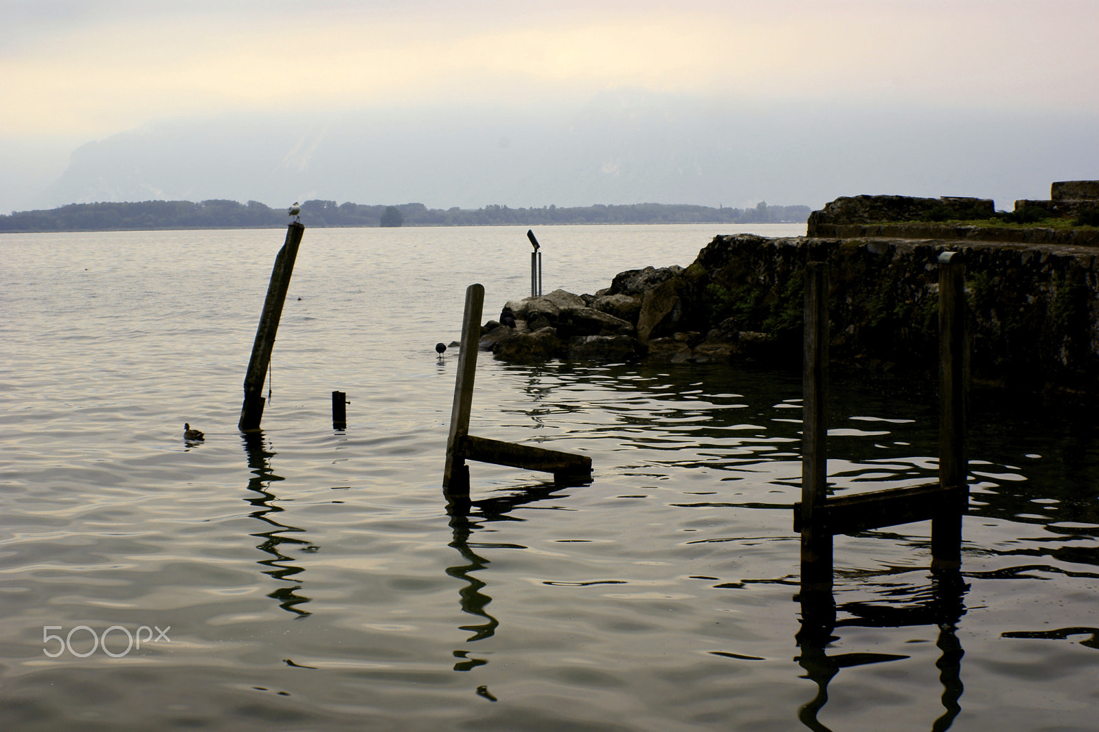 Sony Alpha DSLR-A350 + Minolta AF 35-80mm F4-5.6 sample photo. An evening at chillon castle photography