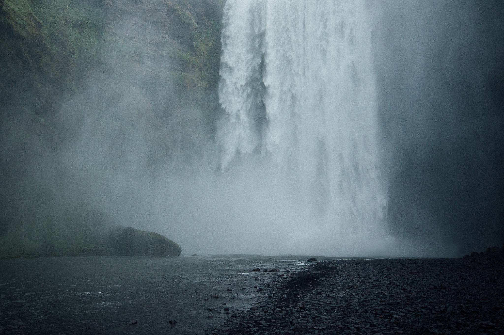 Sigma AF 10-20mm F4-5.6 EX DC sample photo. At the foot of skogáfoss photography