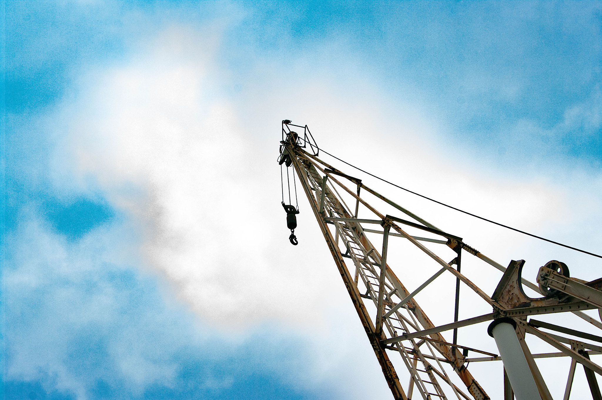 Pentax K20D + Tamron AF 28-75mm F2.8 XR Di LD Aspherical (IF) sample photo. Crane by the water photography