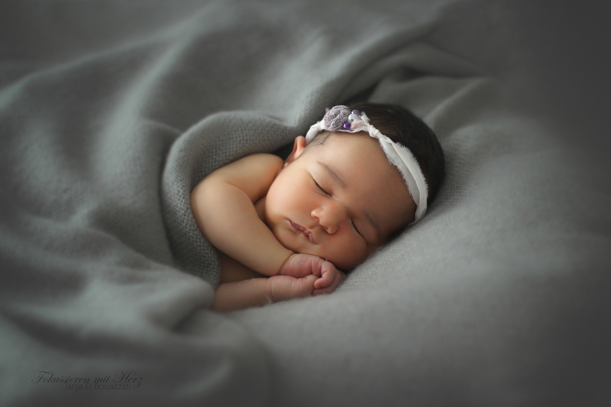 Canon EOS 600D (Rebel EOS T3i / EOS Kiss X5) + Sigma 35mm F1.4 DG HSM Art sample photo. Sleeping baby photography
