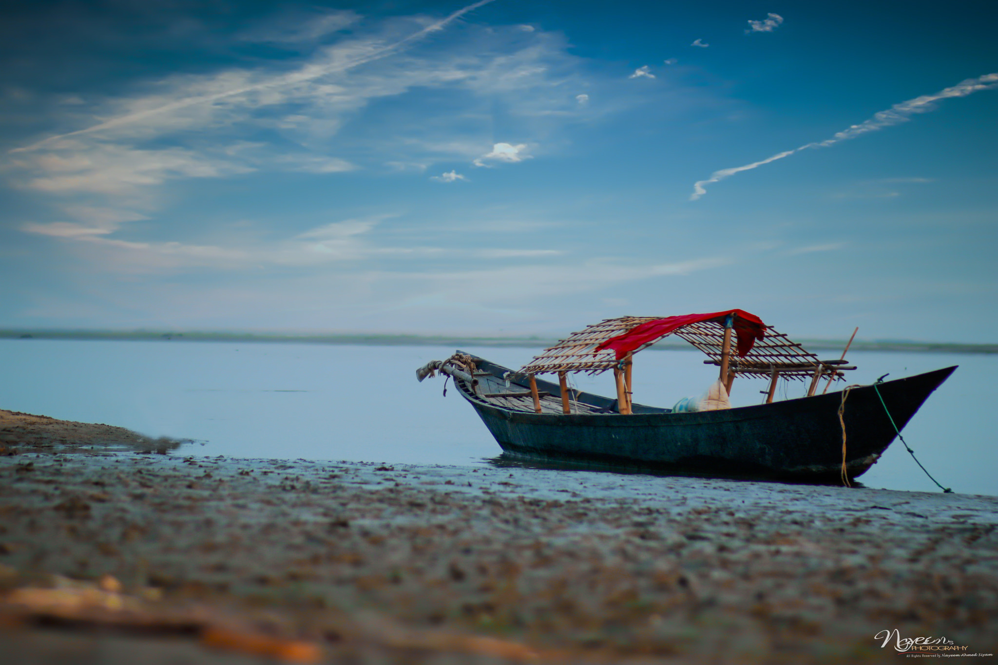 Canon EOS 750D (EOS Rebel T6i / EOS Kiss X8i) + Canon EF 85mm F1.8 USM sample photo. Boat, sky photography