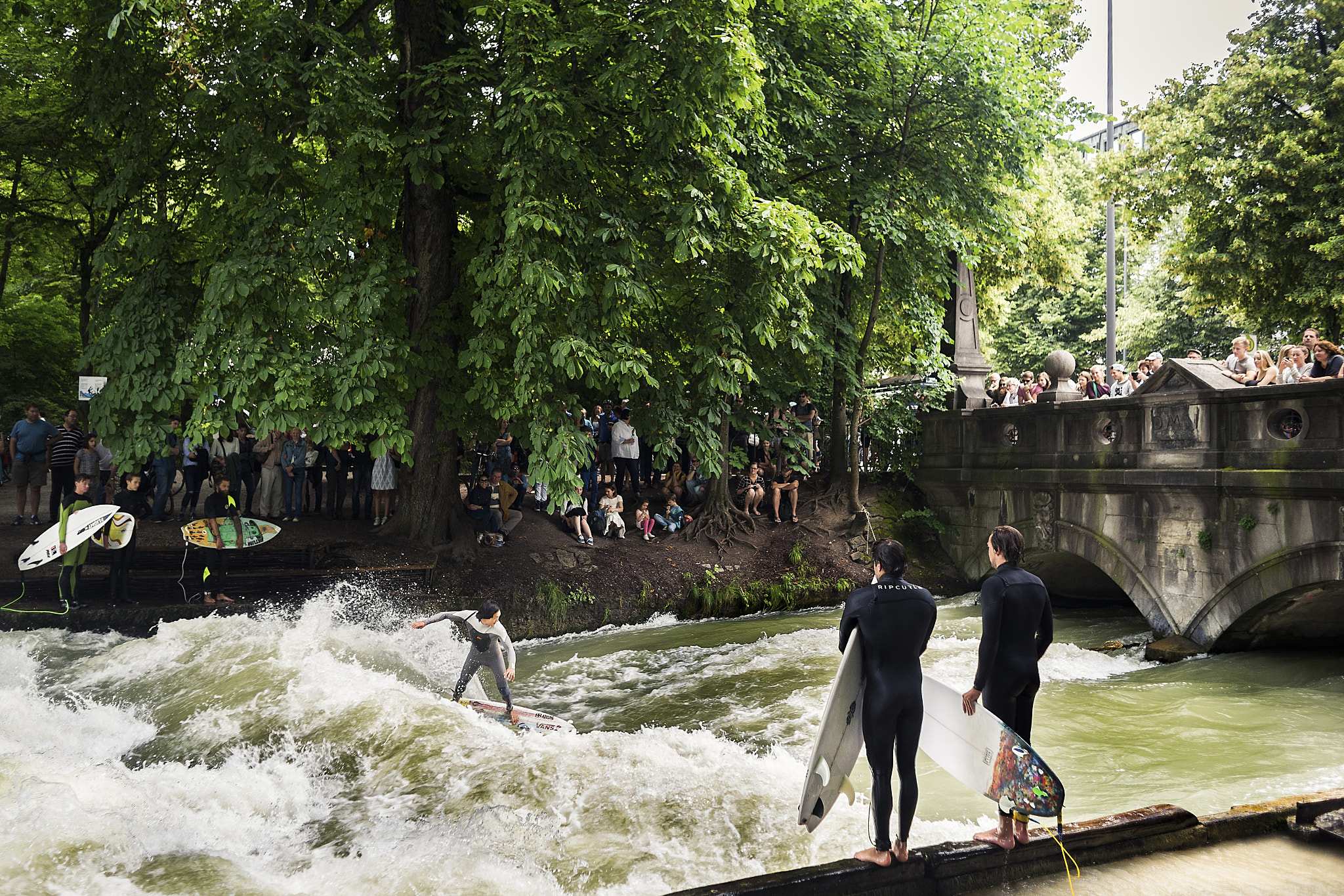AF Nikkor 28mm f/2.8 sample photo. Surf the city - no time for boring city life photography