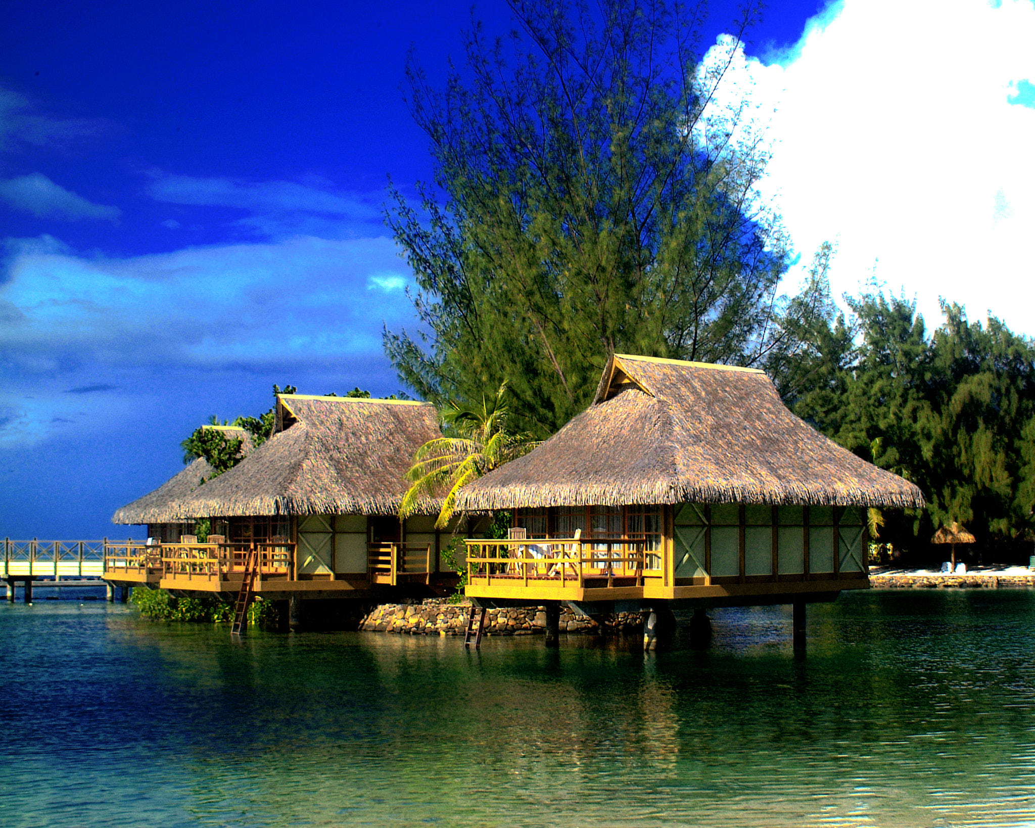 Fujifilm FinePix S1 Pro sample photo. Tahiti huts photography