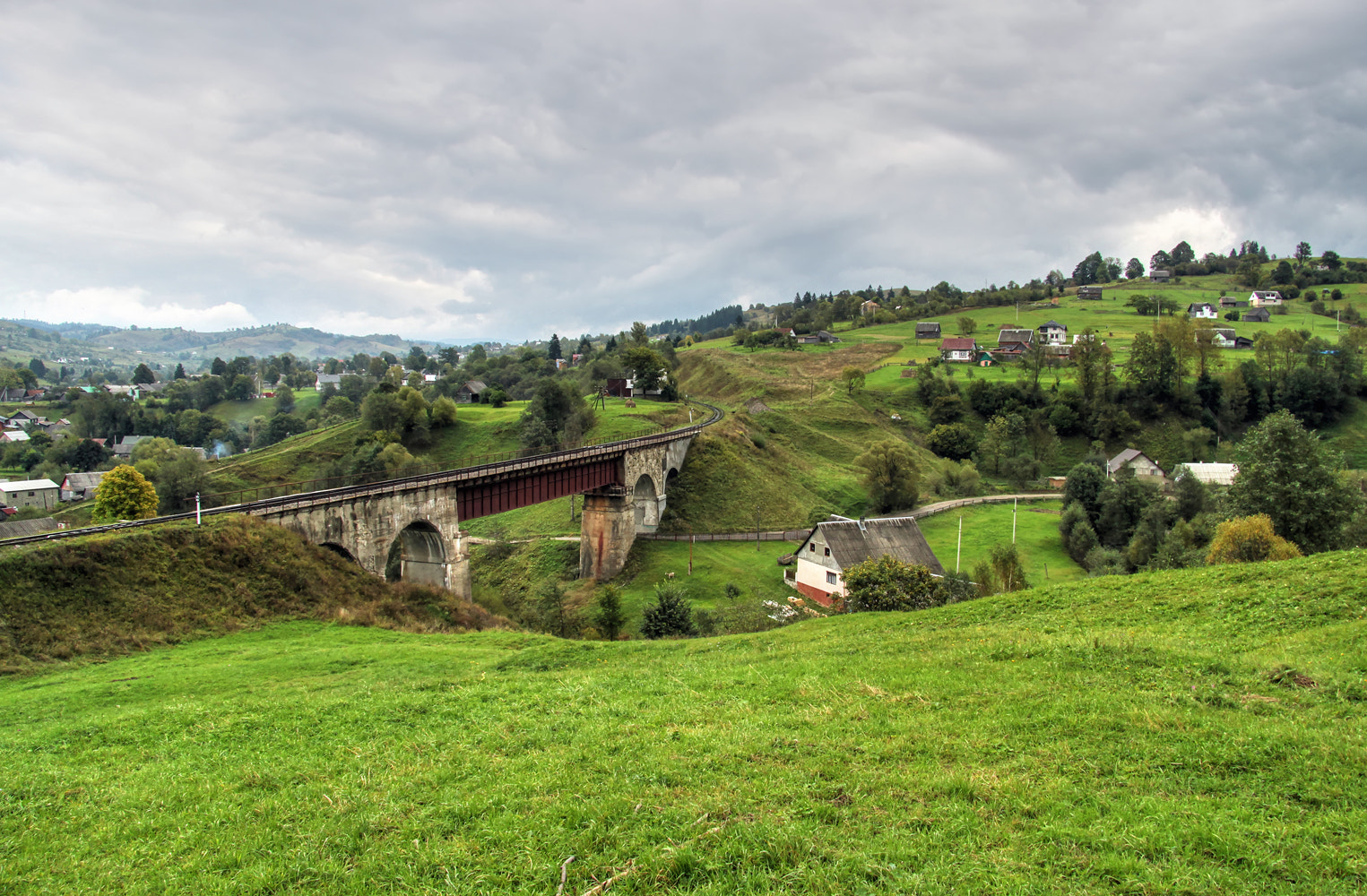 Canon EF-S 17-85mm F4-5.6 IS USM sample photo. Railway in the carpathians photography
