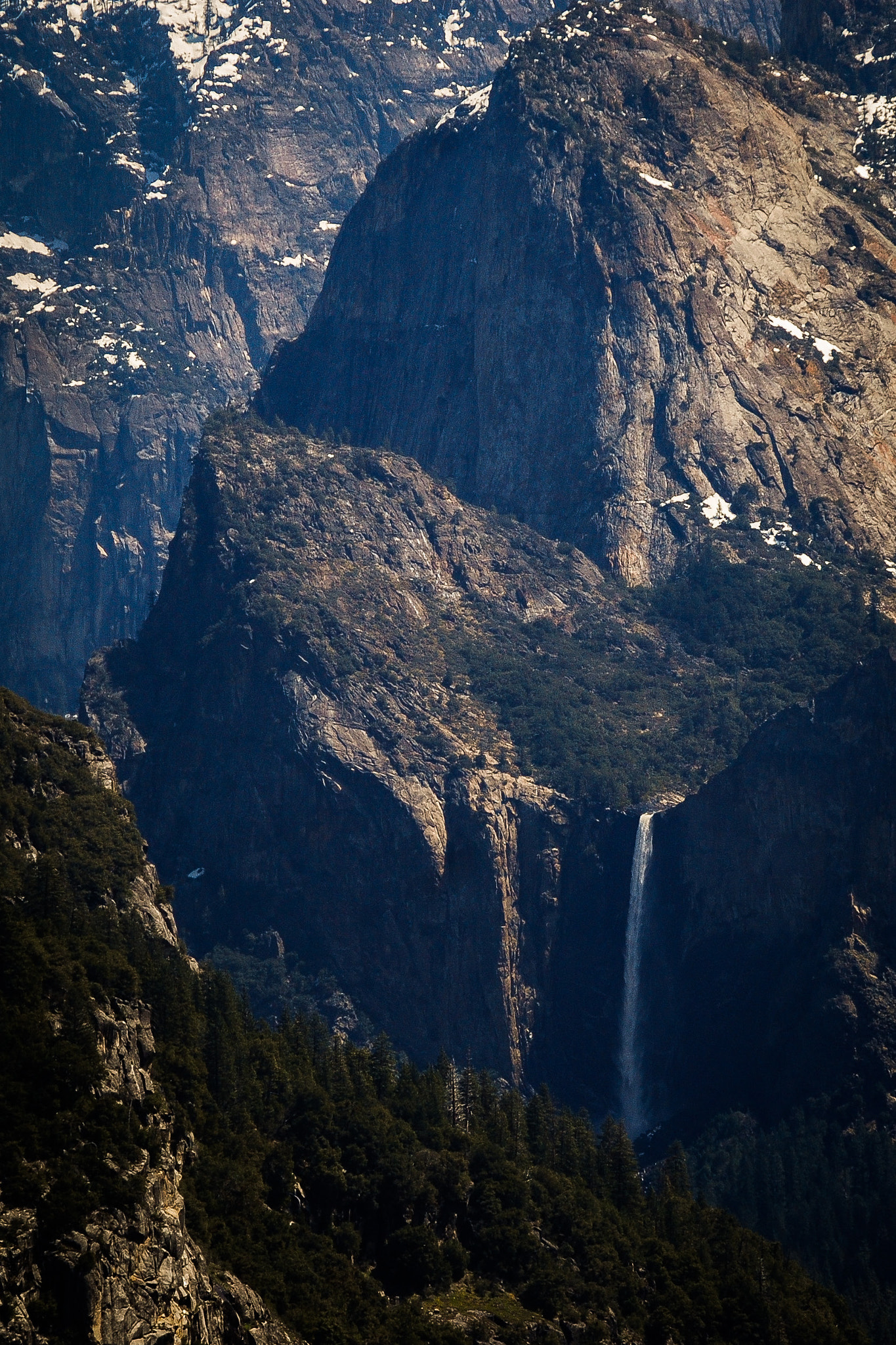 Nikon D40X + Nikon AF-S DX Nikkor 55-200mm F4-5.6G ED sample photo. Yosemite waterfall photography