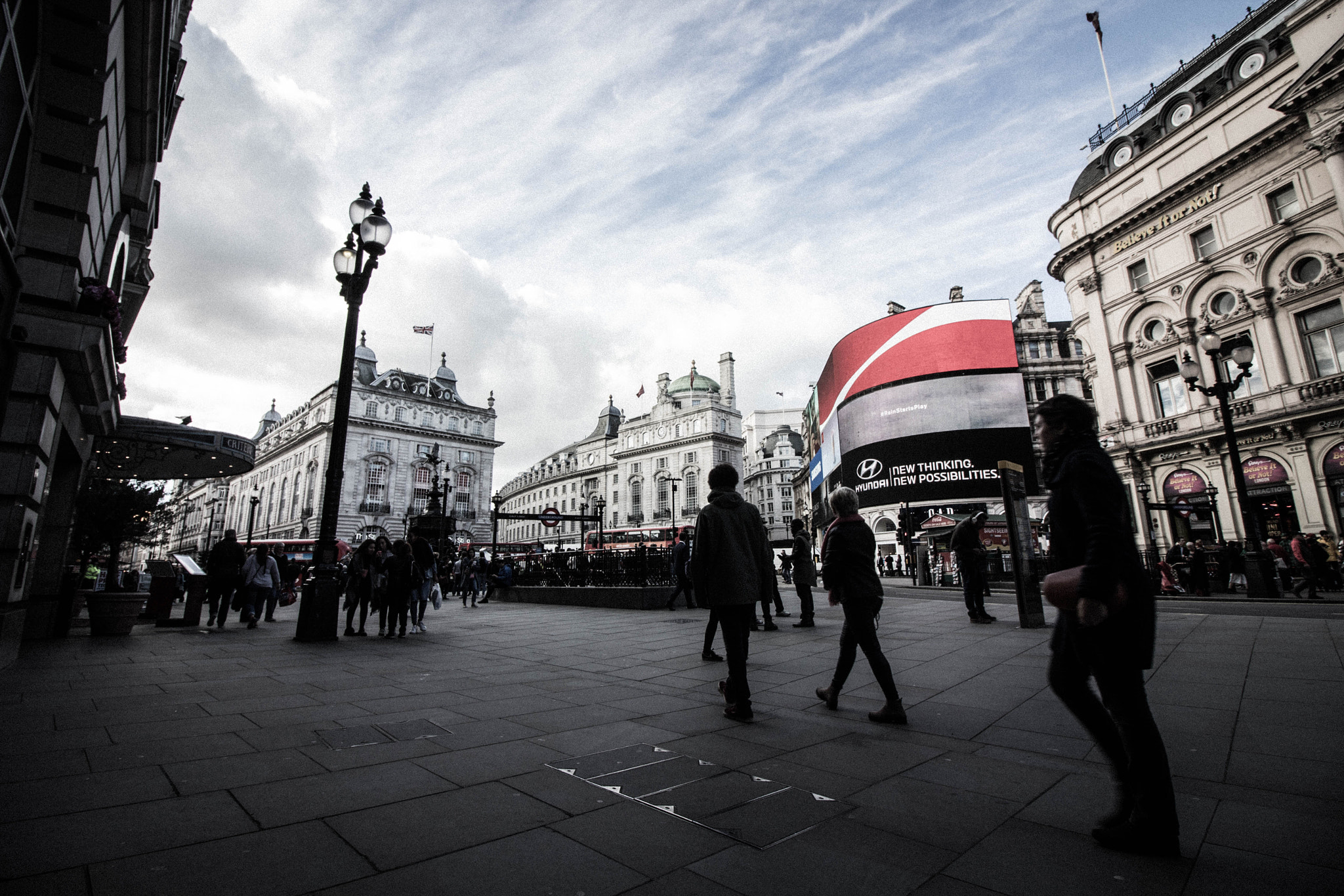 Canon EOS 1300D (EOS Rebel T6 / EOS Kiss X80) sample photo. Leicester square photography