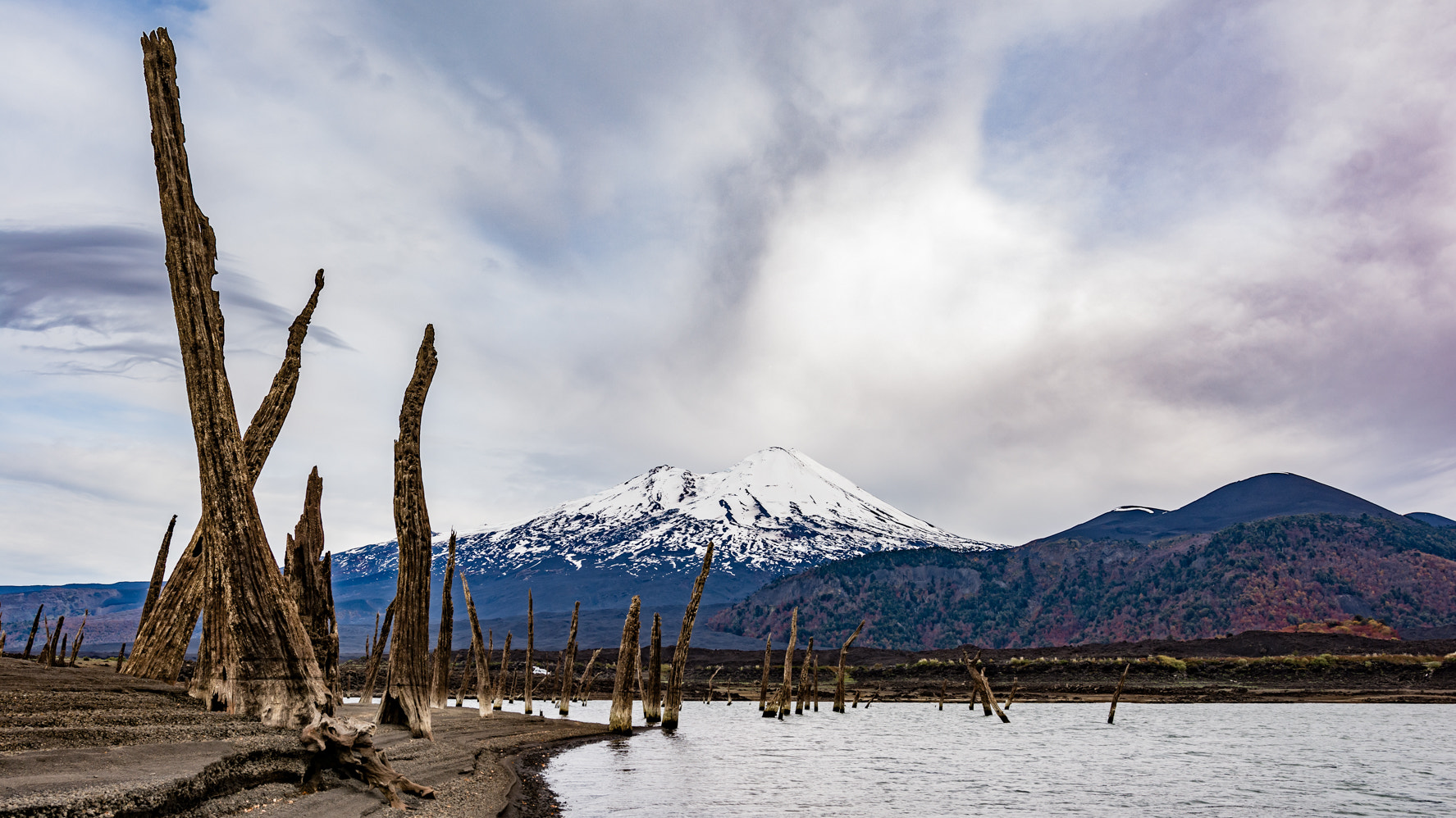 Nikon D5200 sample photo. Laguna verde volcán llaima photography