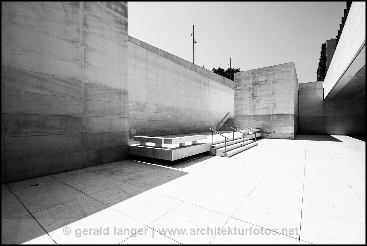 Canon EOS 40D + Sigma 10-20mm F4-5.6 EX DC HSM sample photo. Barcelona - caixaforum photography