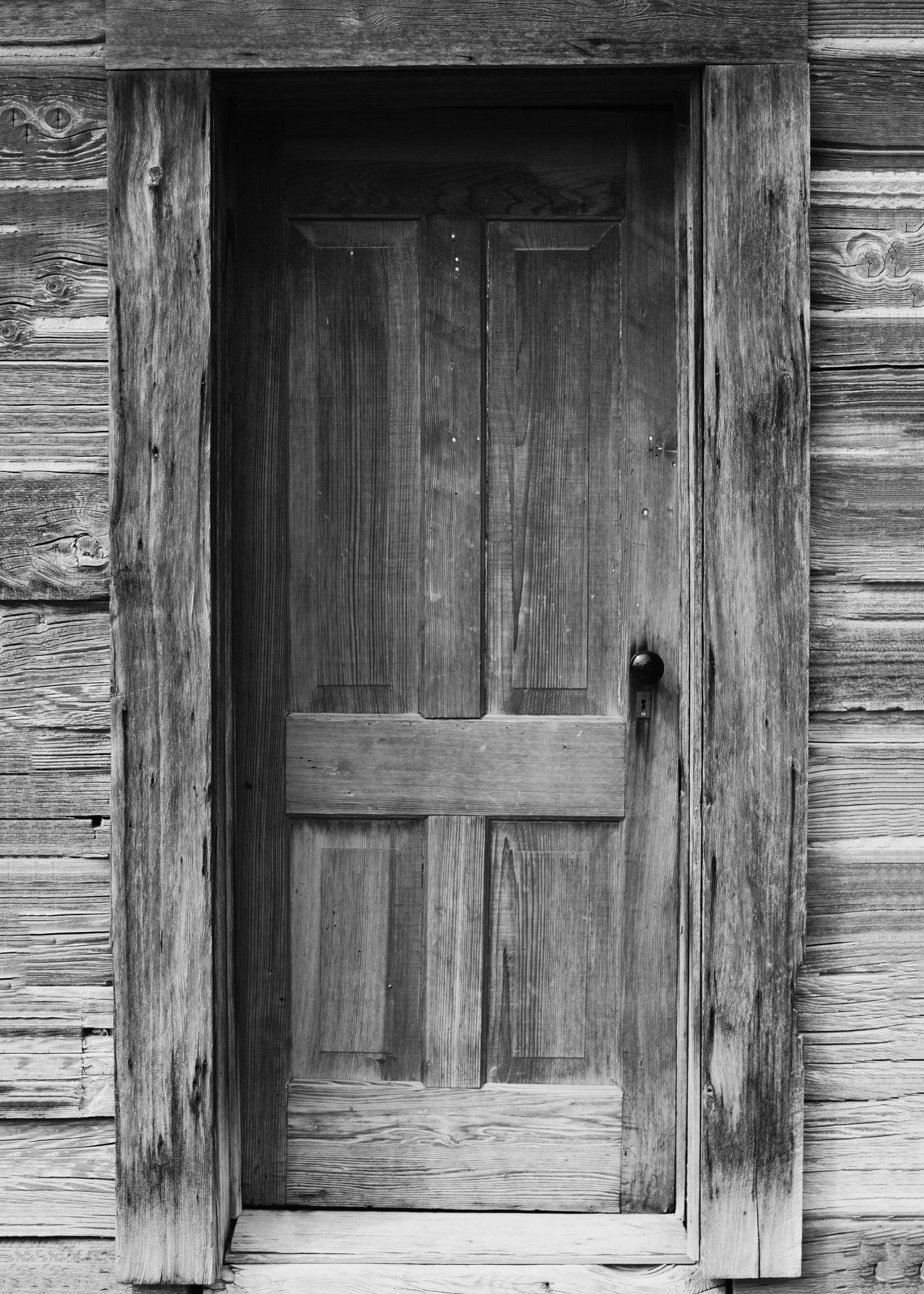 EF28-70mm f/2.8L USM sample photo. Doorway to the past photography