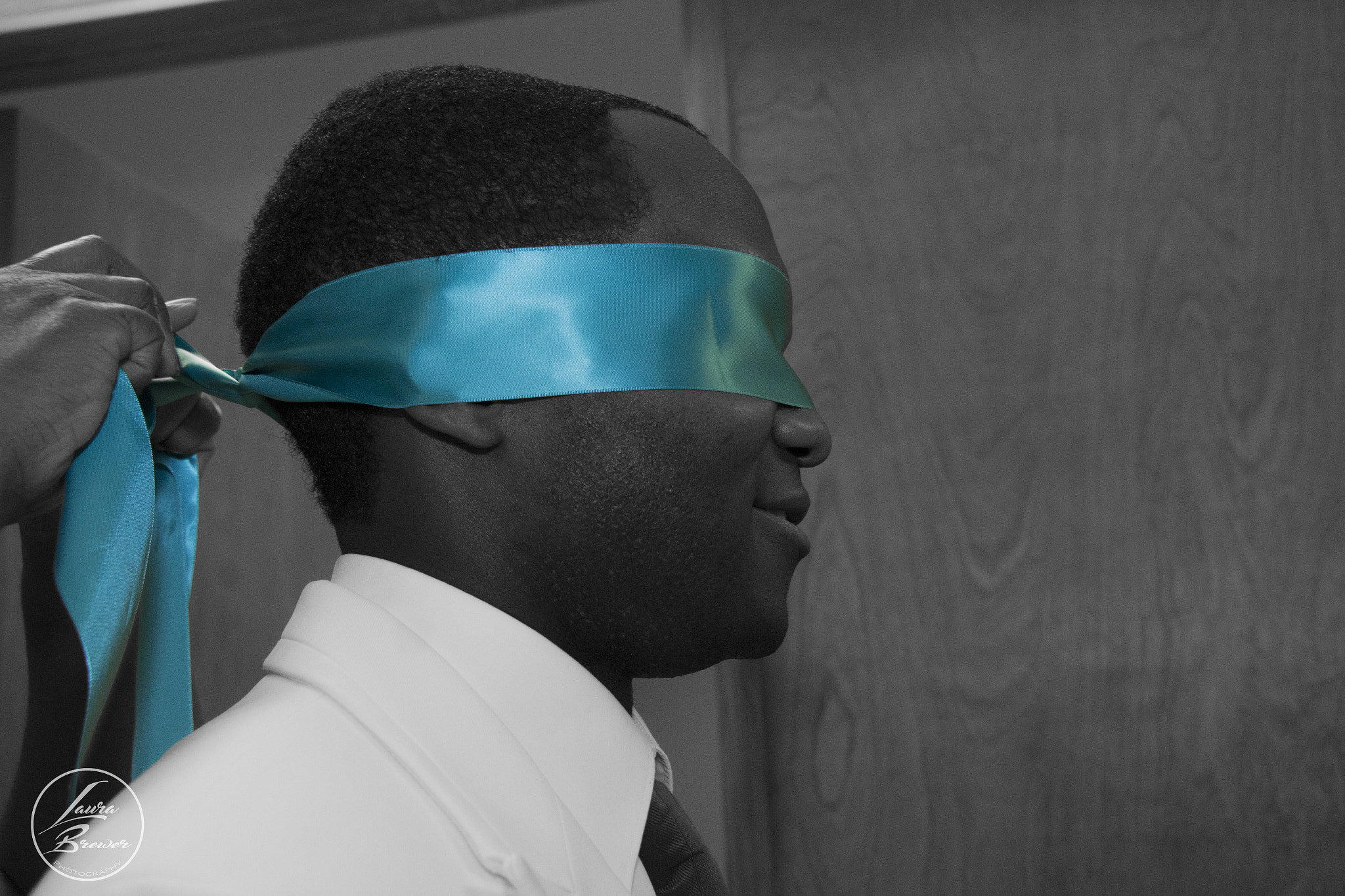 Canon EOS 1200D (EOS Rebel T5 / EOS Kiss X70 / EOS Hi) sample photo. Groom blindfolded photography