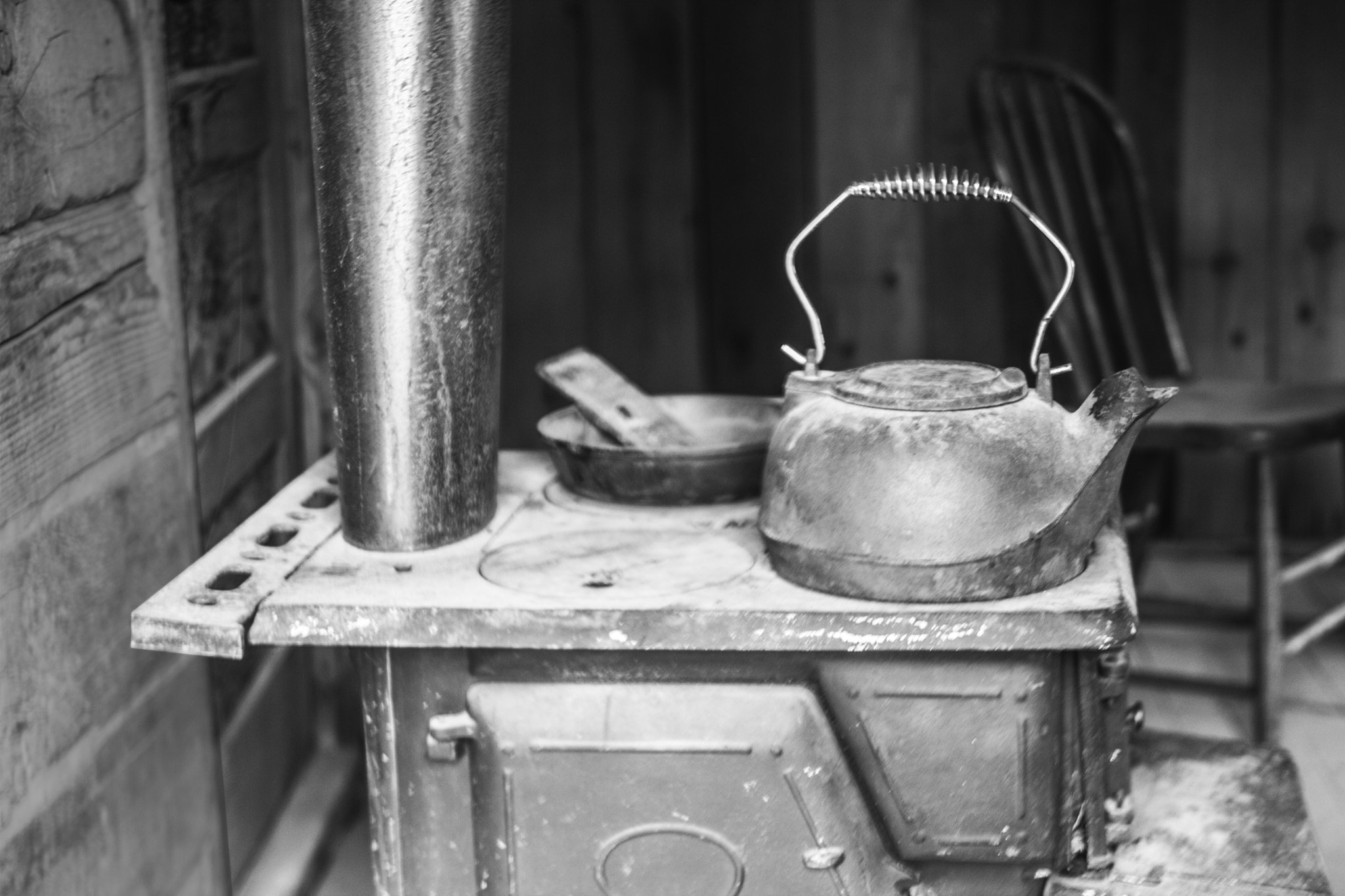 EF28-70mm f/2.8L USM sample photo. Kettle on the stove photography