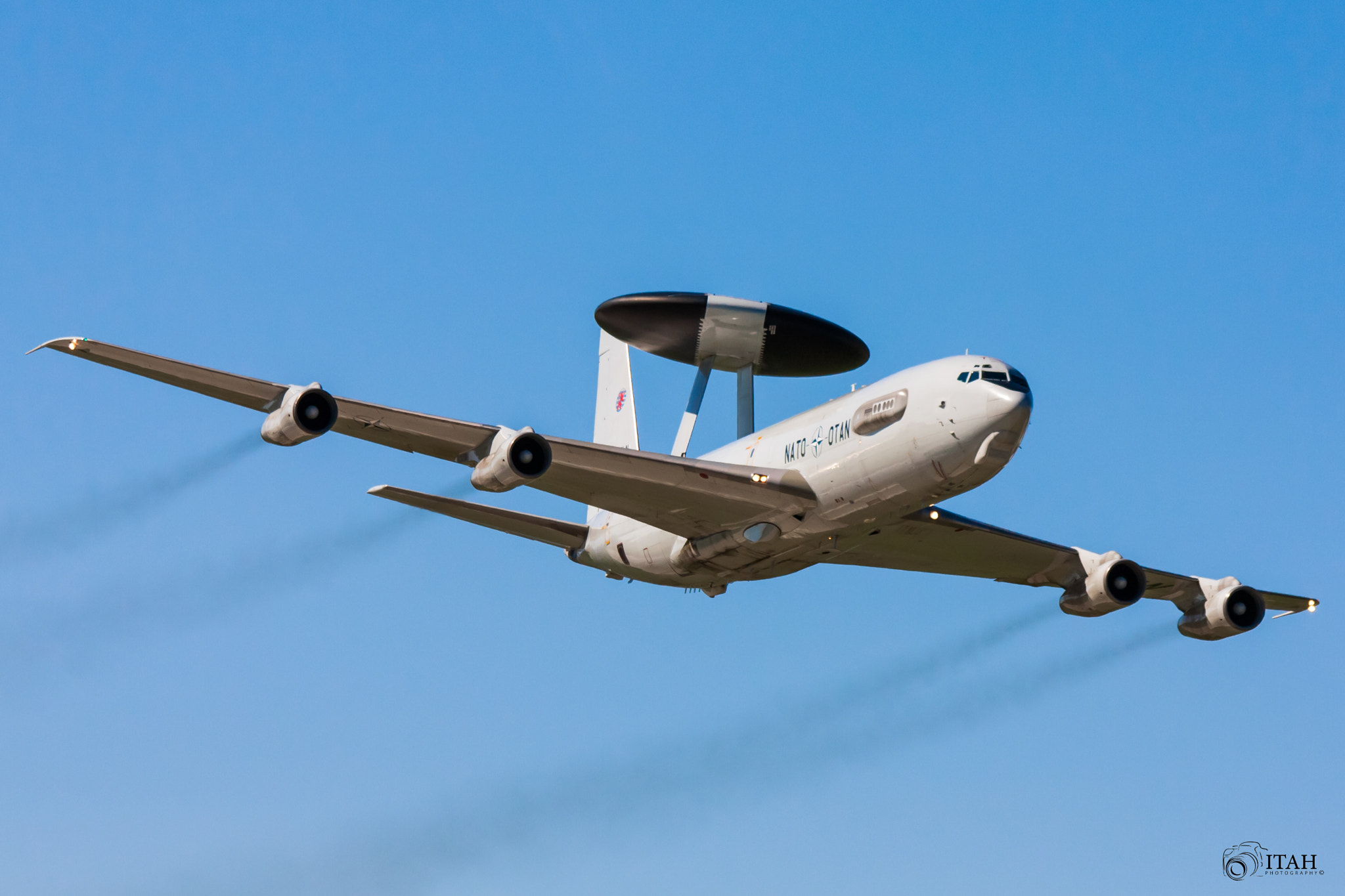 Canon EF 70-300mm F4-5.6 IS USM sample photo. Plane photography