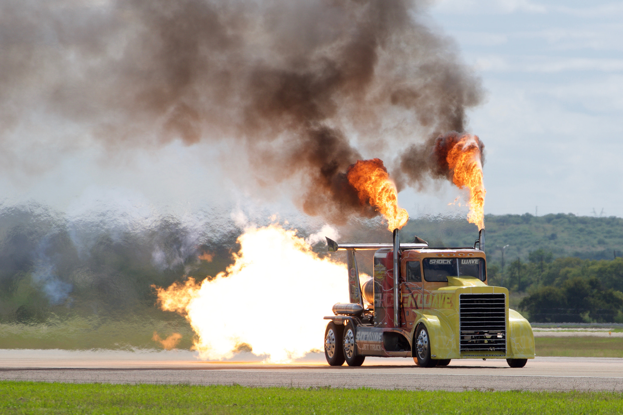 Sony a6000 + Sony FE 70-200mm F4 G OSS sample photo. Shock wave jet truck photography