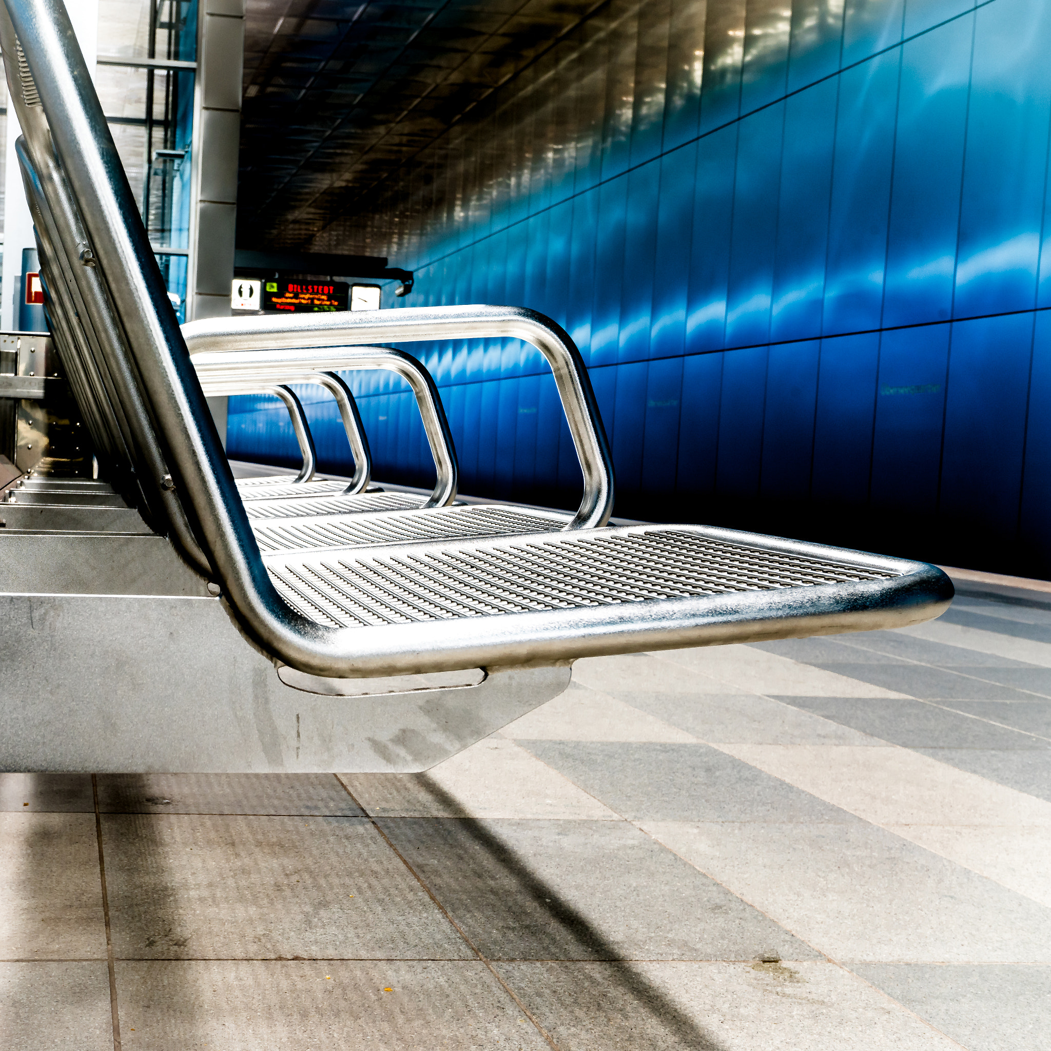 Sony a7R II + Sony Vario-Sonnar T* 16-35mm F2.8 ZA SSM sample photo. Seat subway photography