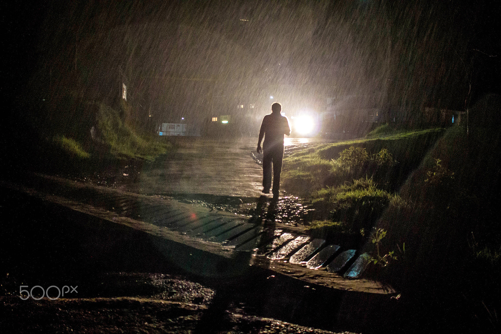 Canon EF-S 24mm F2.8 STM sample photo. Night rain photography