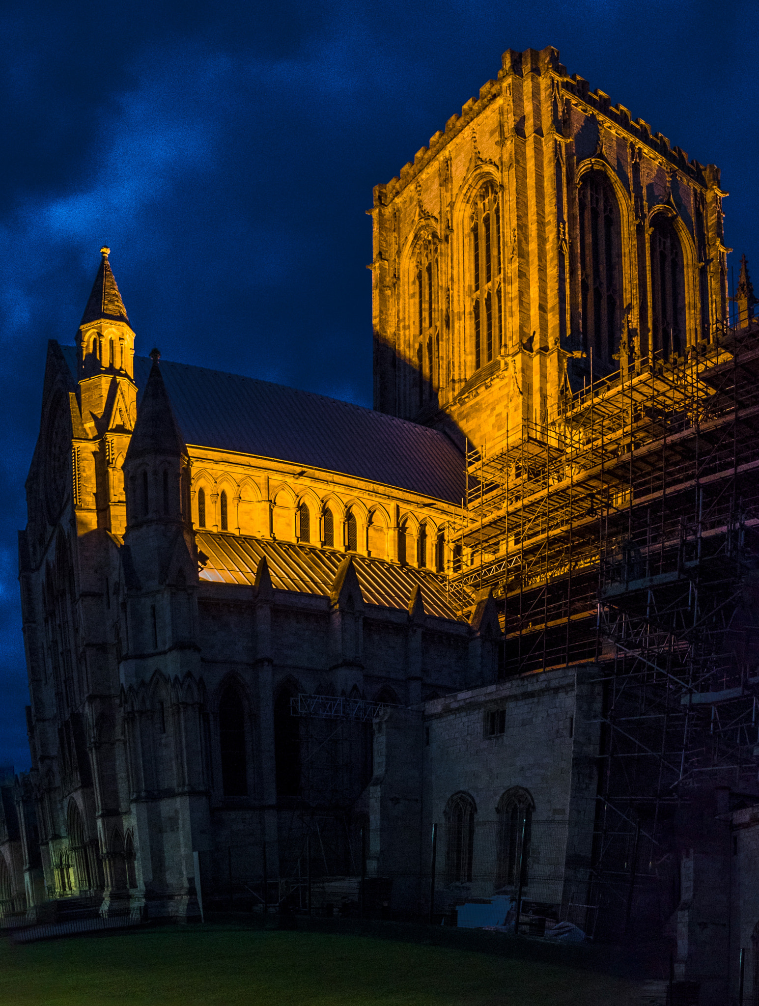 Sony a7S + Sony Vario-Tessar T* FE 16-35mm F4 ZA OSS sample photo. York cathedral photography