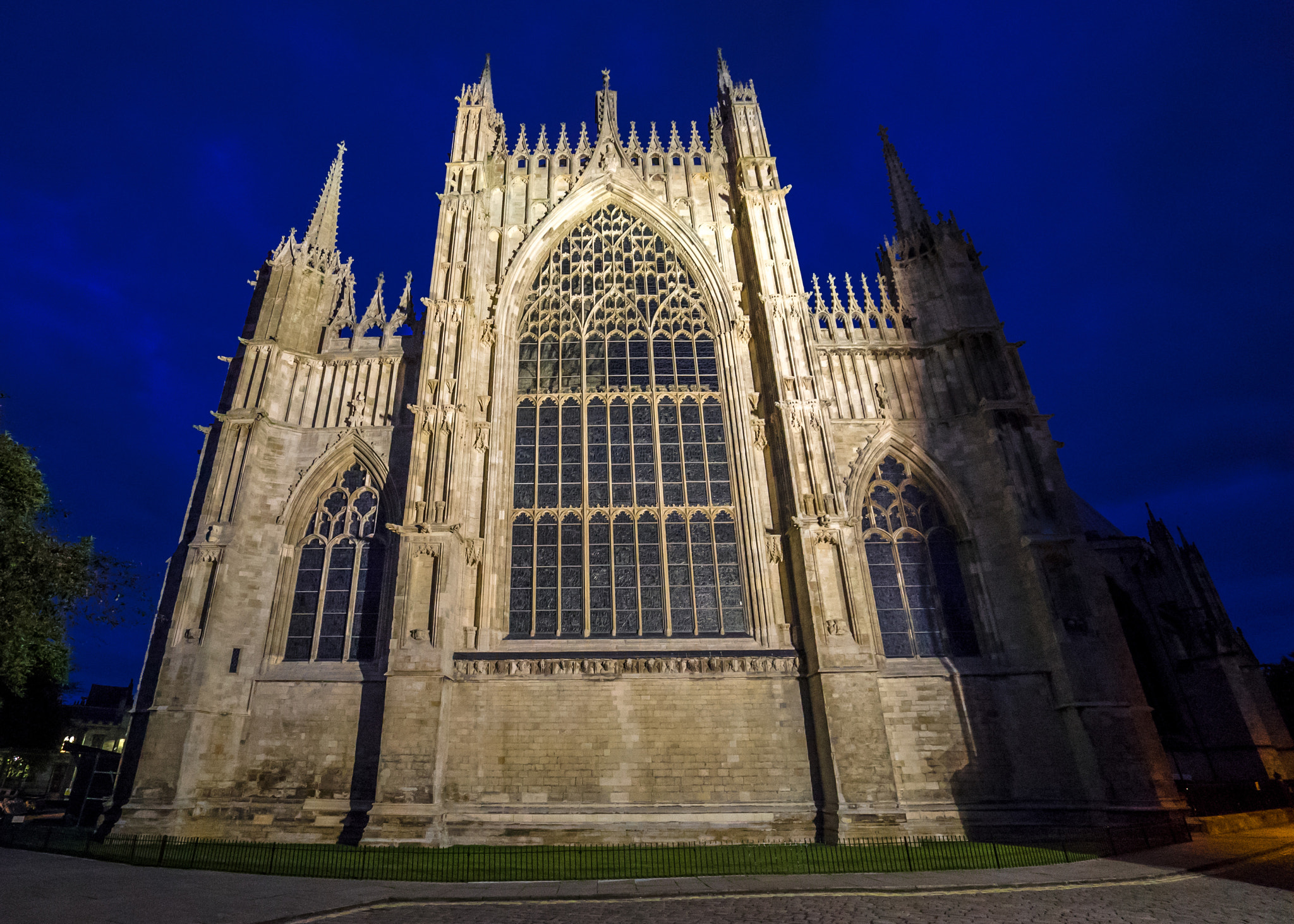 Sony a7S + Sony Vario-Tessar T* FE 16-35mm F4 ZA OSS sample photo. Cathedral back photography