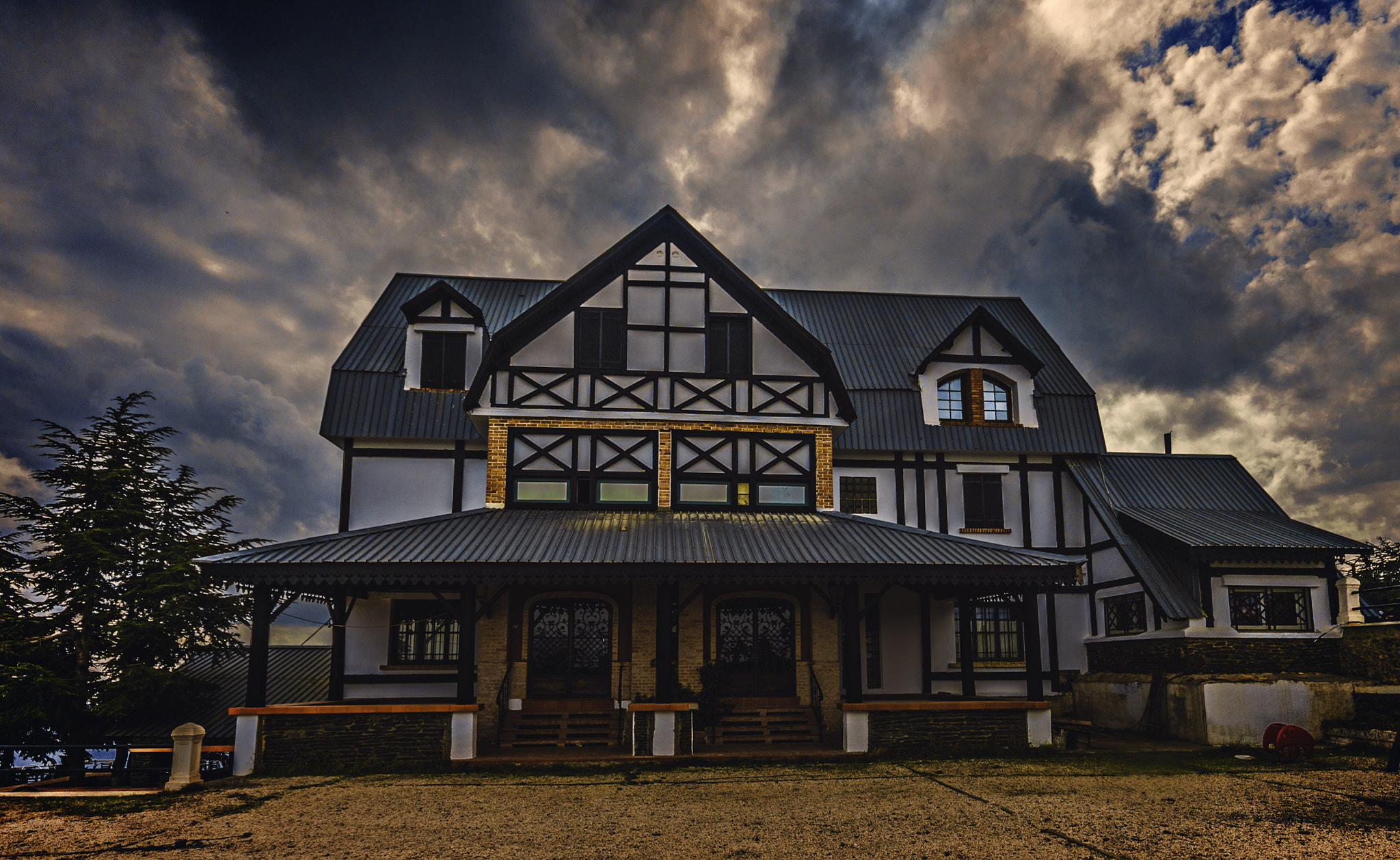 Sigma 10-20mm F4-5.6 EX DC HSM sample photo. Chalet hdr photography