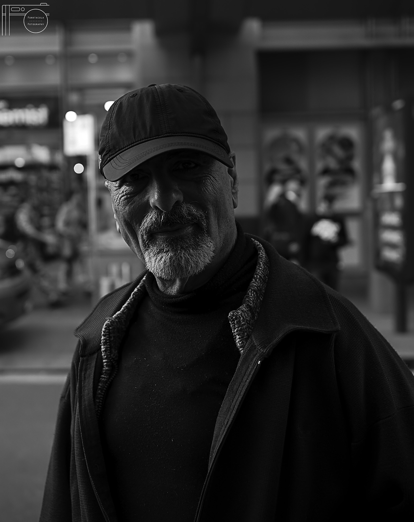 Olympus OM-D E-M5 II + OLYMPUS M.25mm F1.2 sample photo. Street portrait.. photography