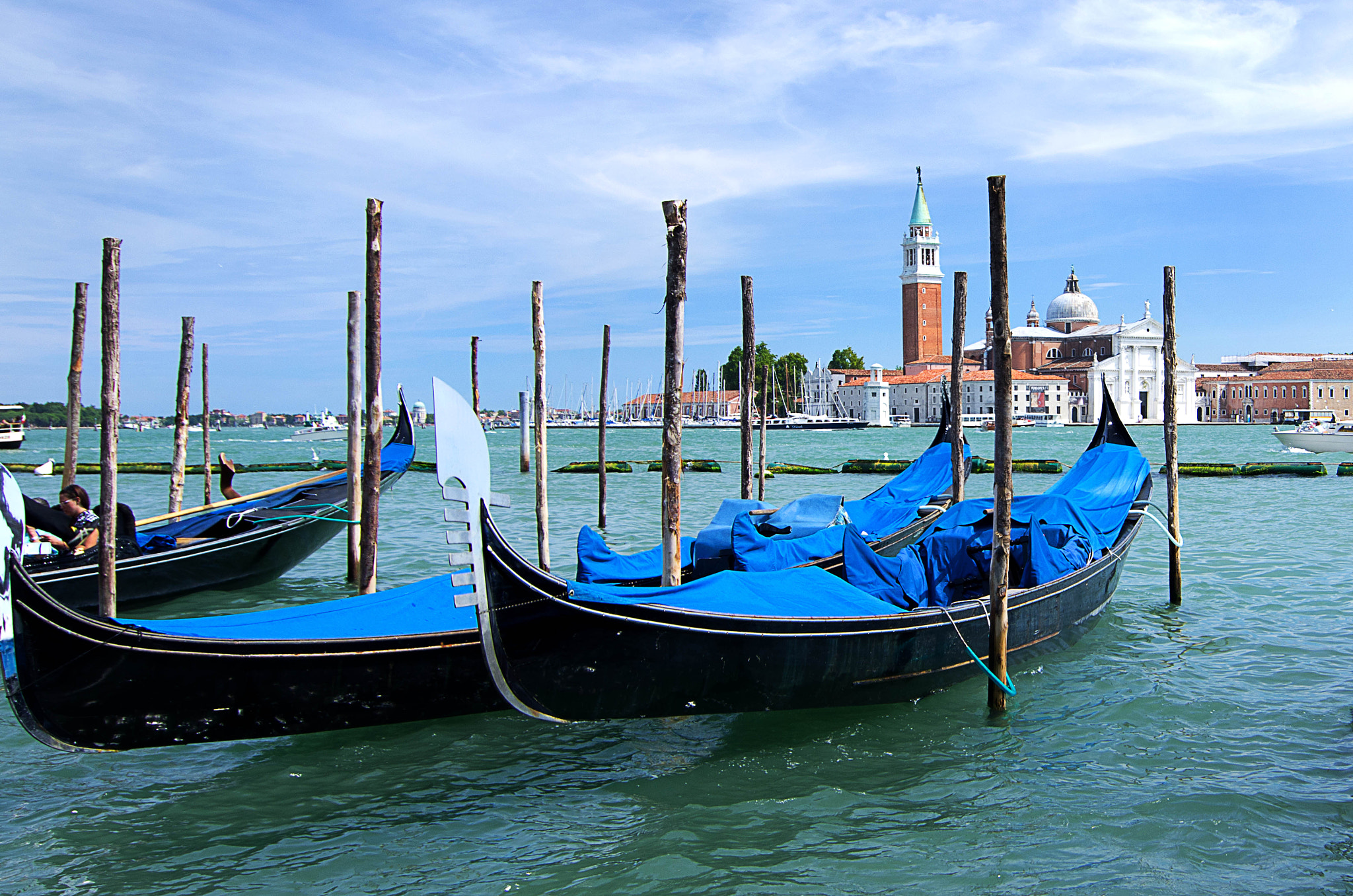 Pentax smc DA 12-24mm F4.0 ED AL (IF) sample photo. Gondolas photography