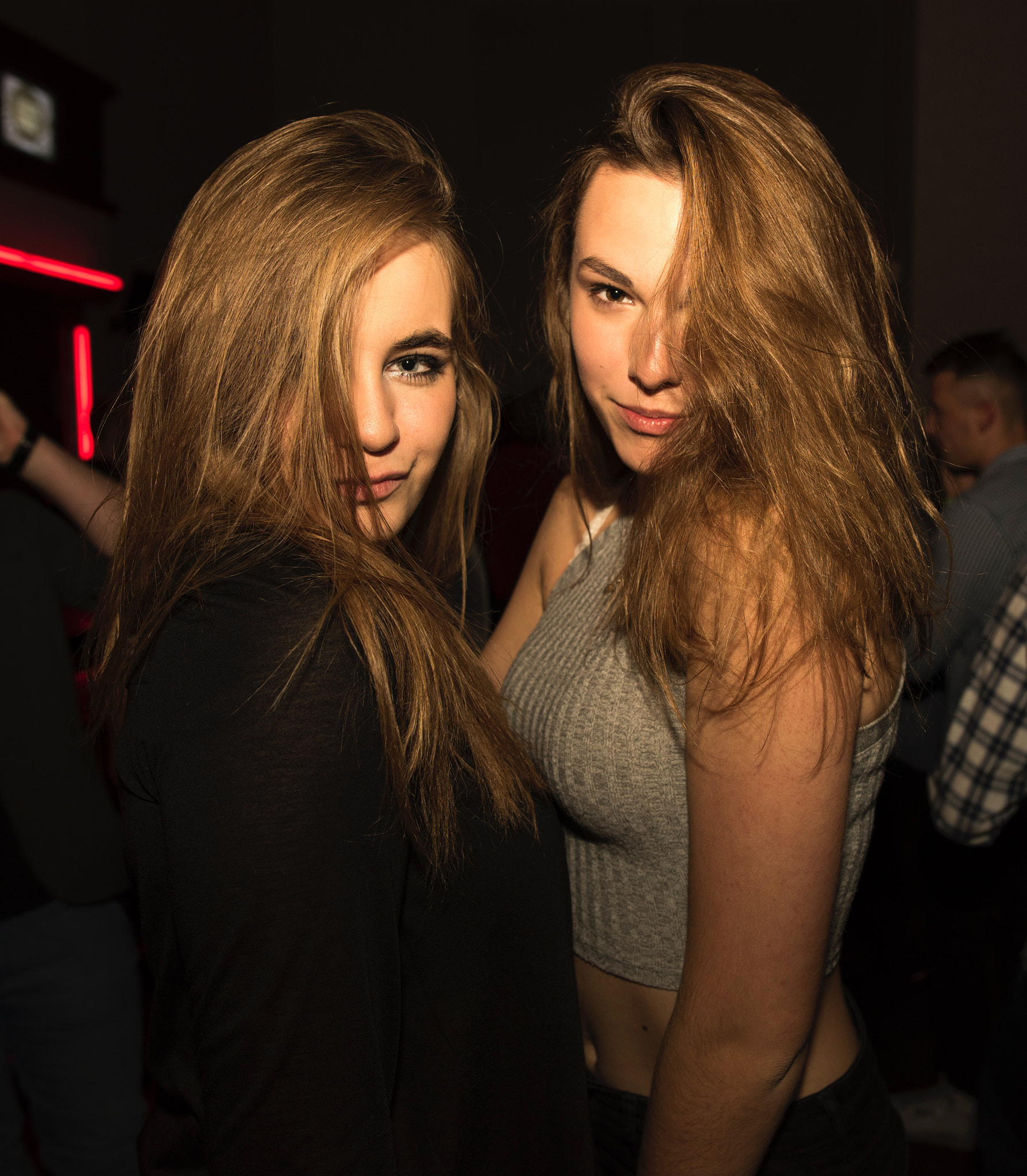Nikon AF-S Nikkor 200-400mm F4G ED-IF VR sample photo. Girls in club photography