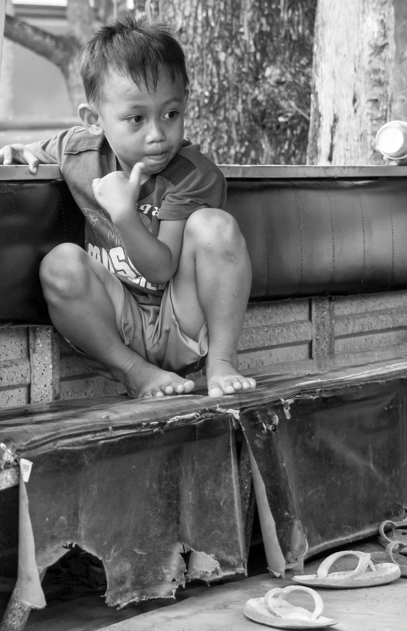 Samsung NX300M + Samsung NX 18-55mm F3.5-5.6 OIS sample photo. Boy in jeepney photography