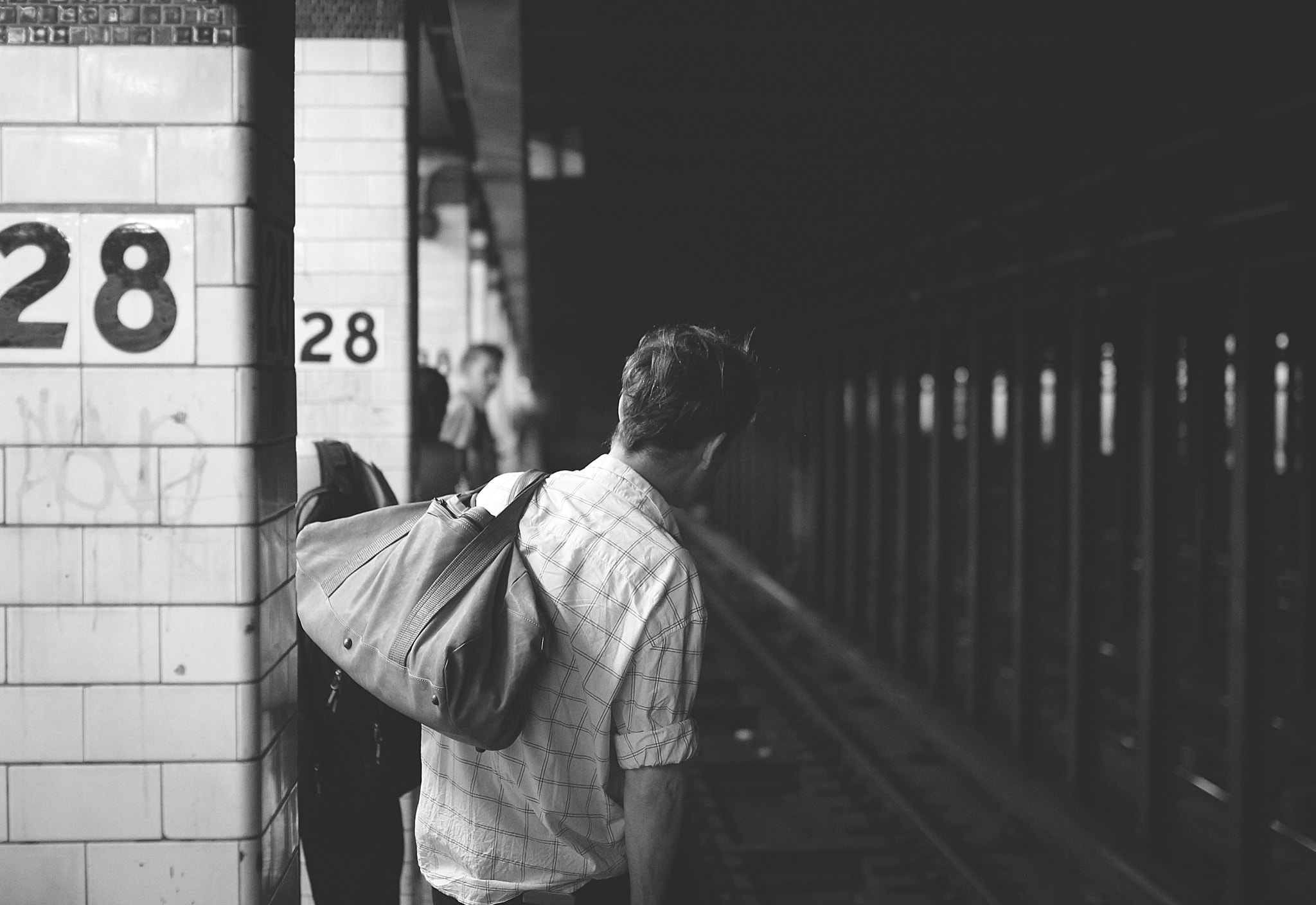 Sigma 35mm F1.4 DG HSM Art sample photo. Platform queue photography