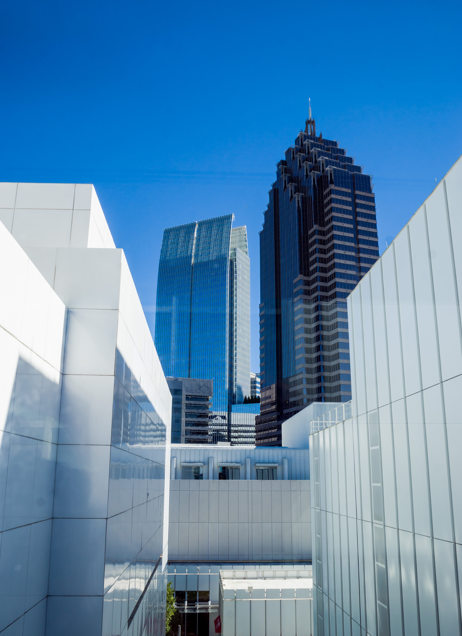 ZEISS Batis 18mm F2.8 sample photo. Skybridge alley photography