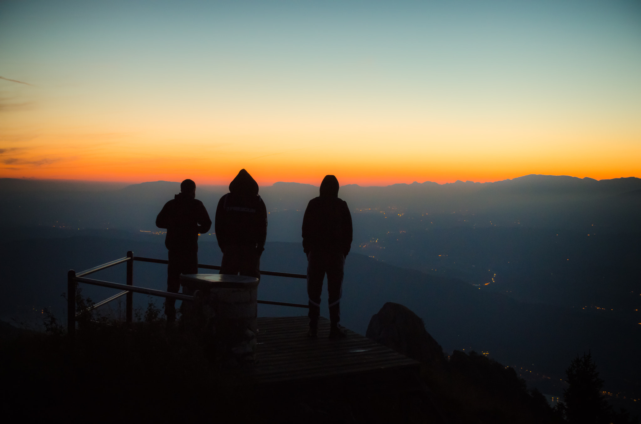 Sigma 28-300mm F3.5-6.3 DG Macro sample photo. Three friends are waiting the sun photography