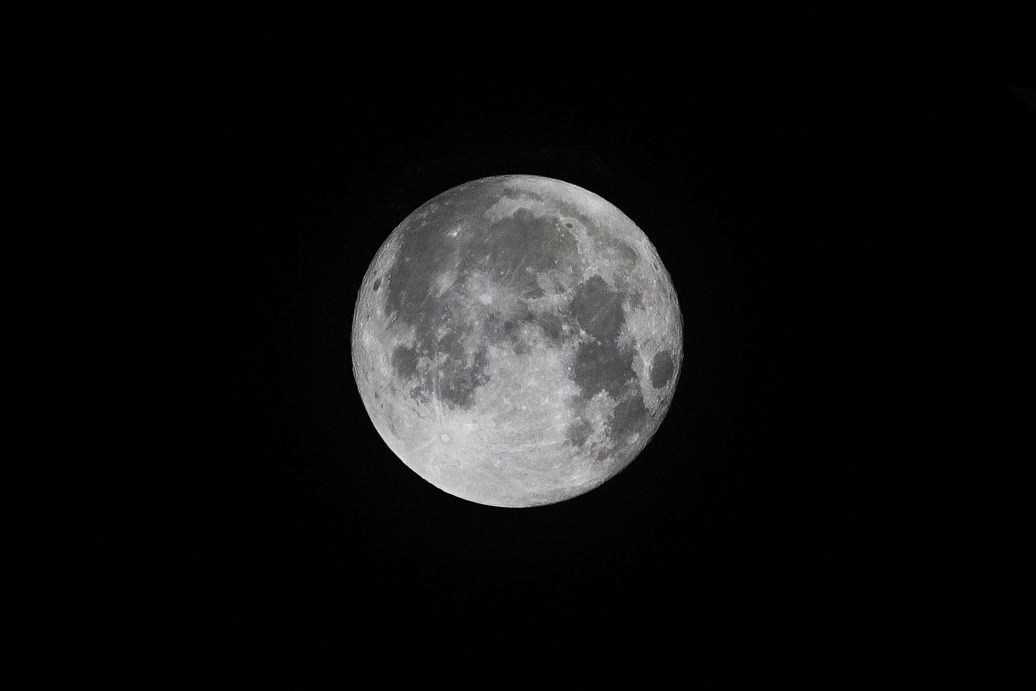 Canon EOS 550D (EOS Rebel T2i / EOS Kiss X4) sample photo. The full moon photography