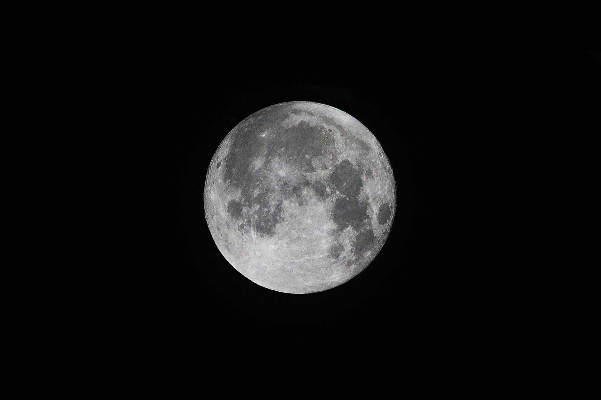 Canon EF 70-300mm F4-5.6 IS USM sample photo. The full moon photography