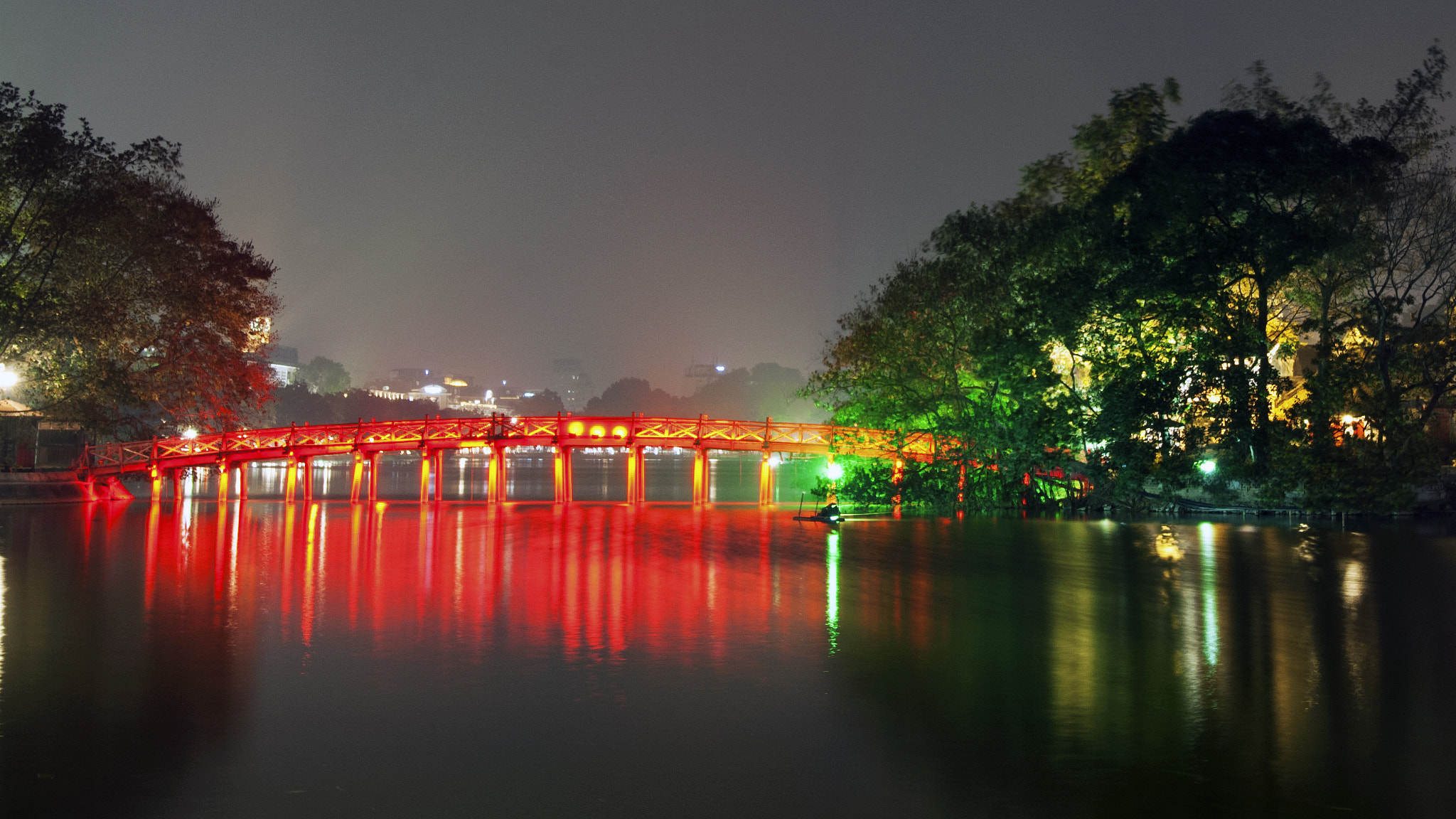 Nikon D2Xs + Nikon AF-S Nikkor 14-24mm F2.8G ED sample photo. The huc bridge (hanoi vietnam) photography