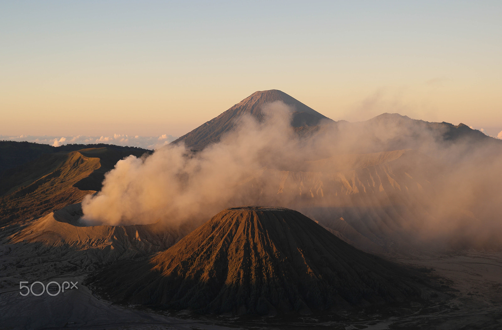 Saumsun NX 16-50mm F2-2.8 S ED OIS sample photo. Mt. bromo sunrise photography